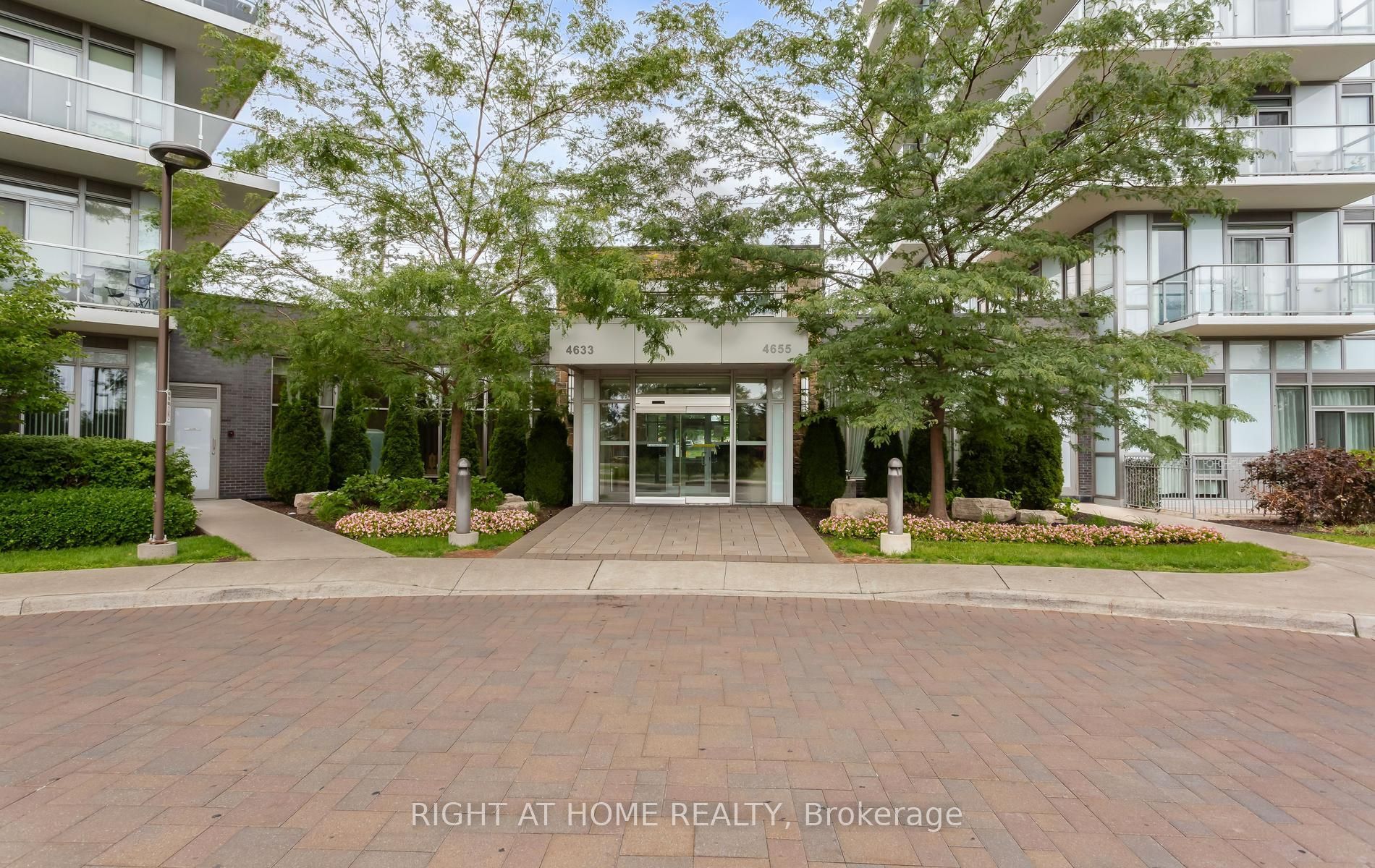 4655 Glen Erin Drive 1604, Mississauga, ON L5M 0Z1 photo 2