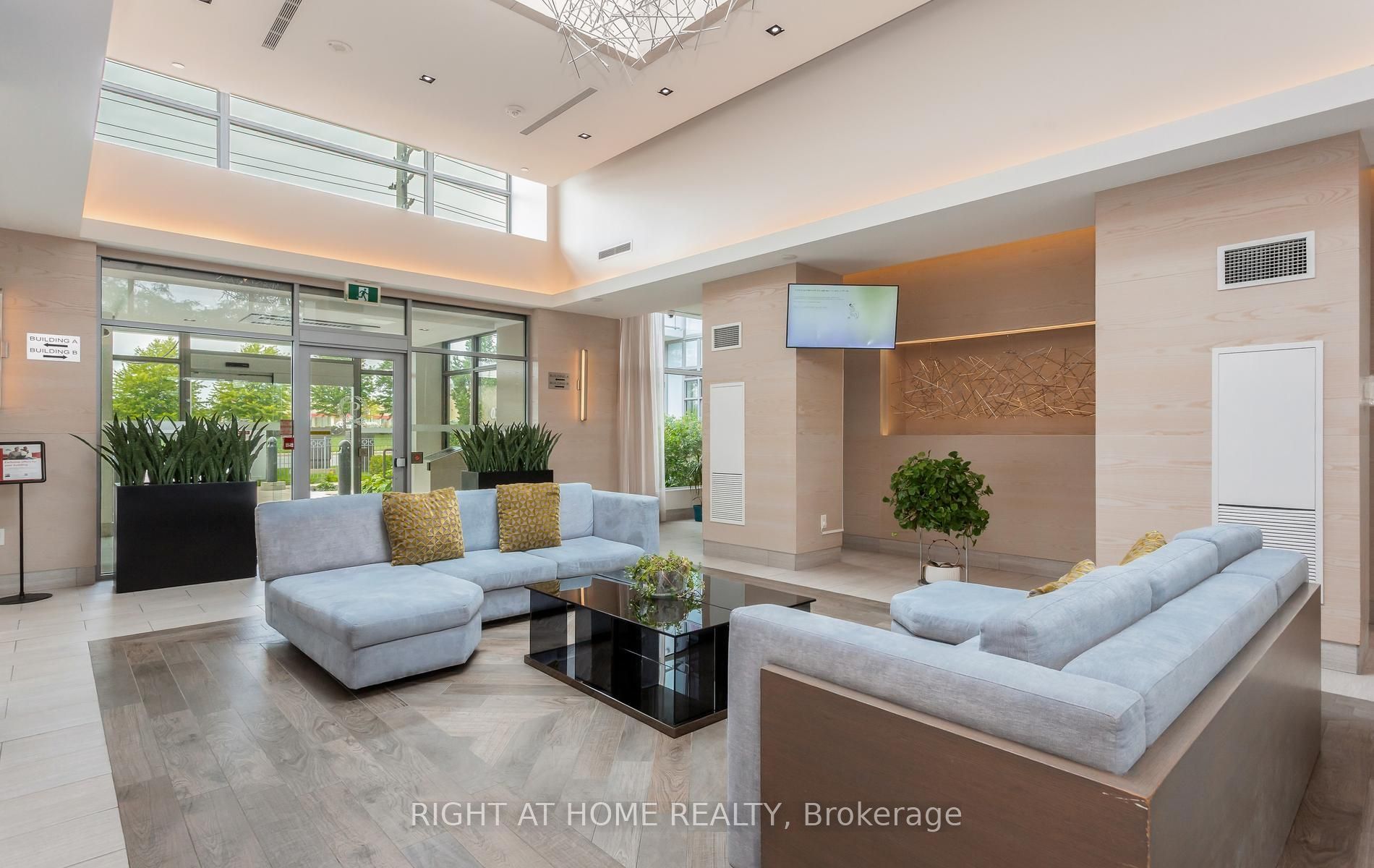 4655 Glen Erin Drive 1604, Mississauga, ON L5M 0Z1 photo 3