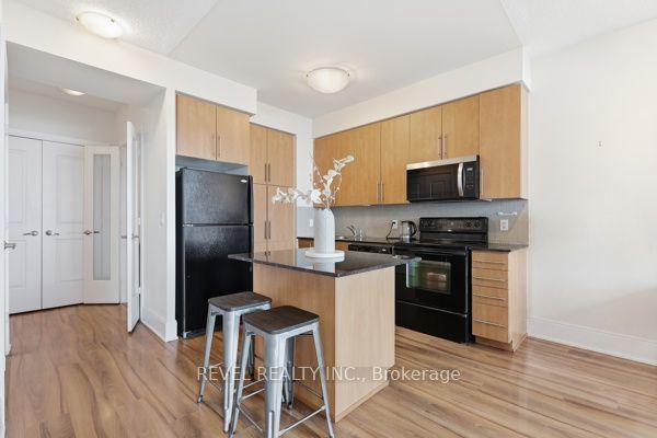 330 Burnhamthorpe Road W 3101, Mississauga, ON L5B 0E1 photo 2