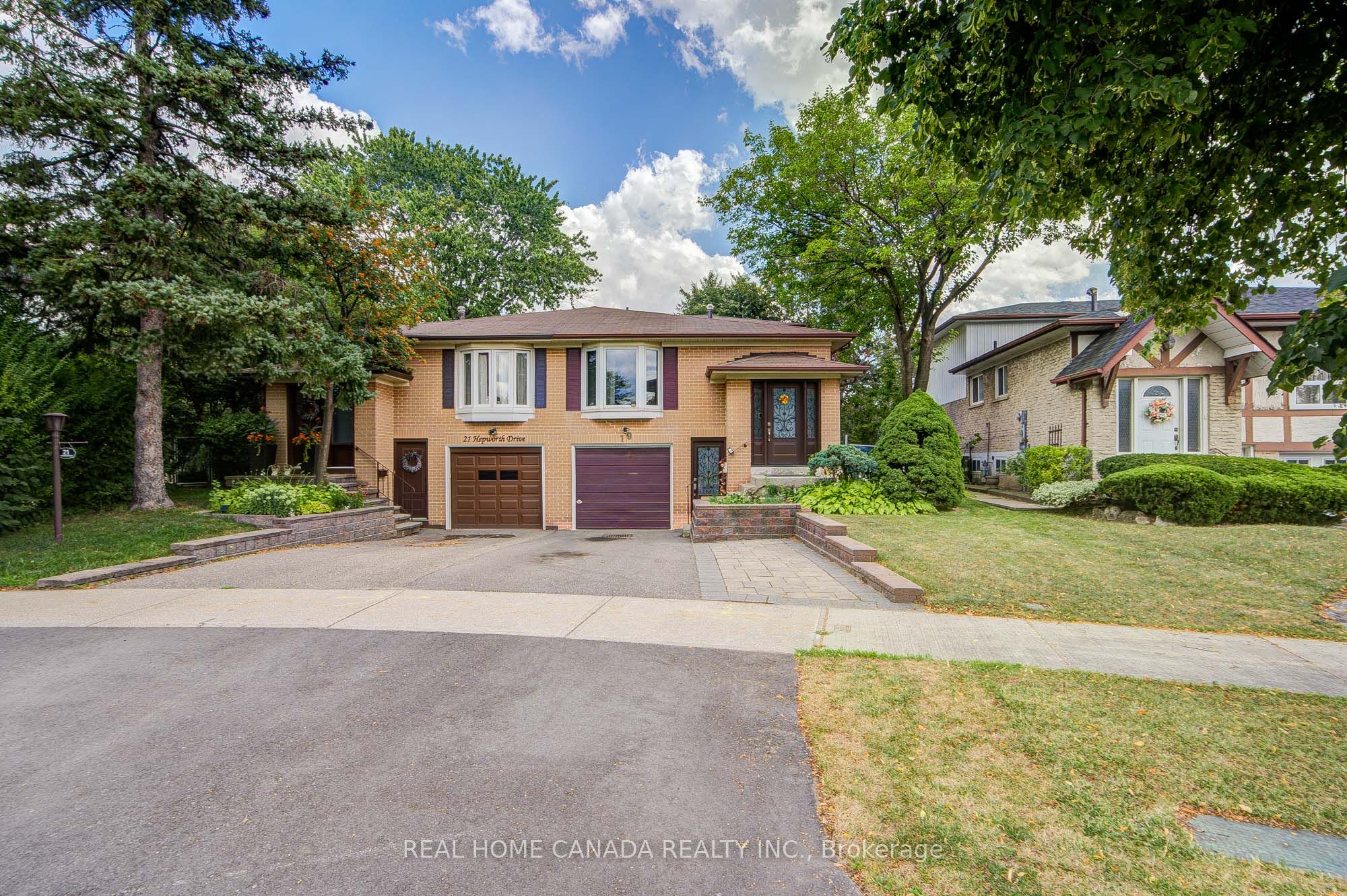 19 Hepworth Drive, Toronto, ON M9R 3W1