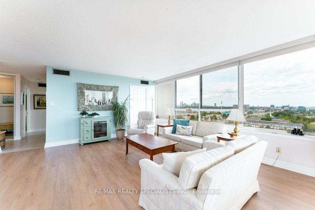 880 Dundas Street W 1106, Mississauga, ON L5C 4H3 photo 3