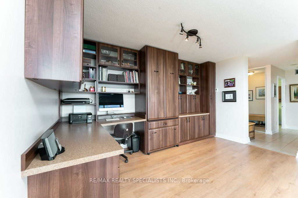 880 Dundas Street W 1106, Mississauga, ON L5C 4H3 photo 5