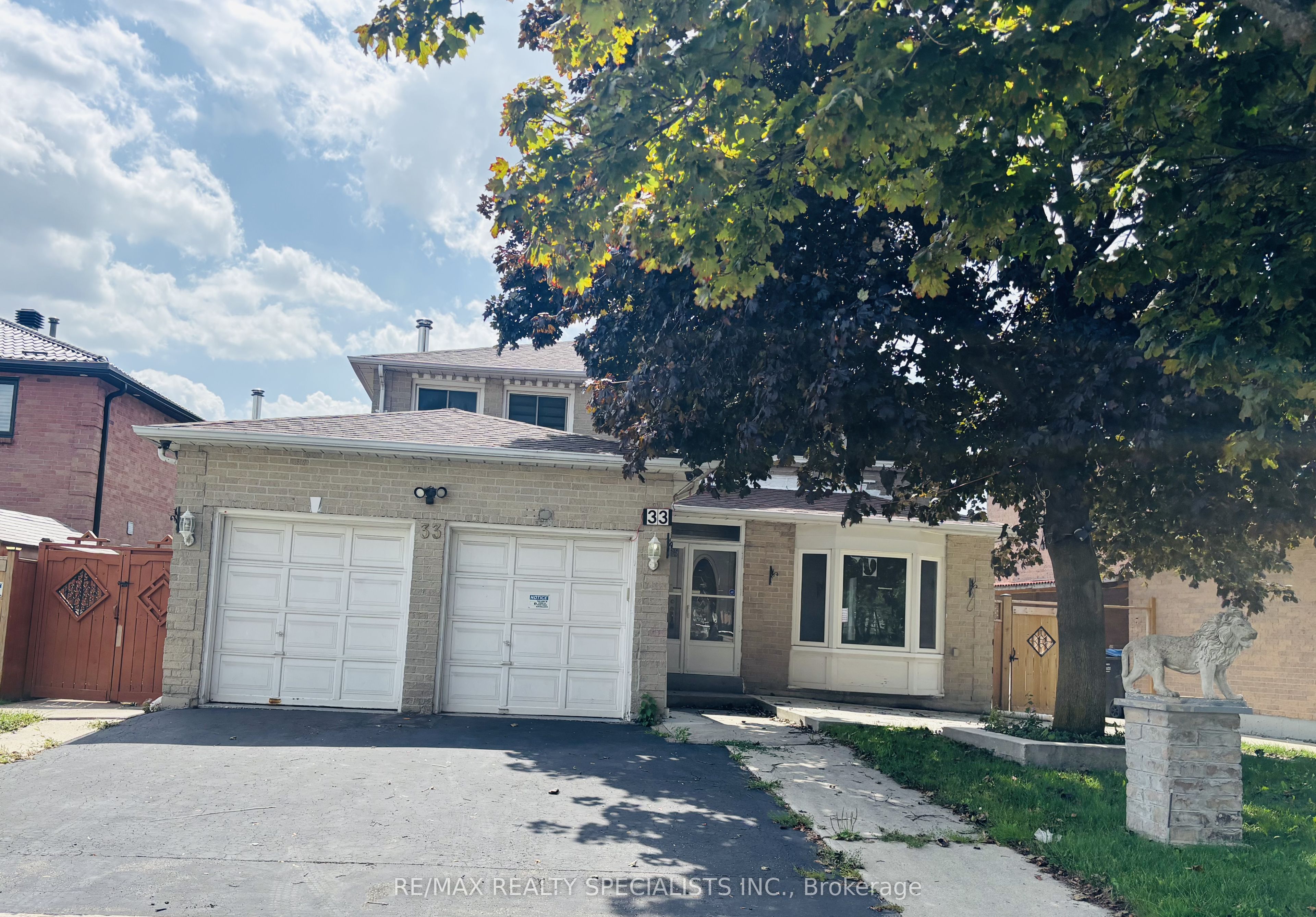 33 Cherrytree Drive, Brampton, ON L6Y 3L7 photo 2