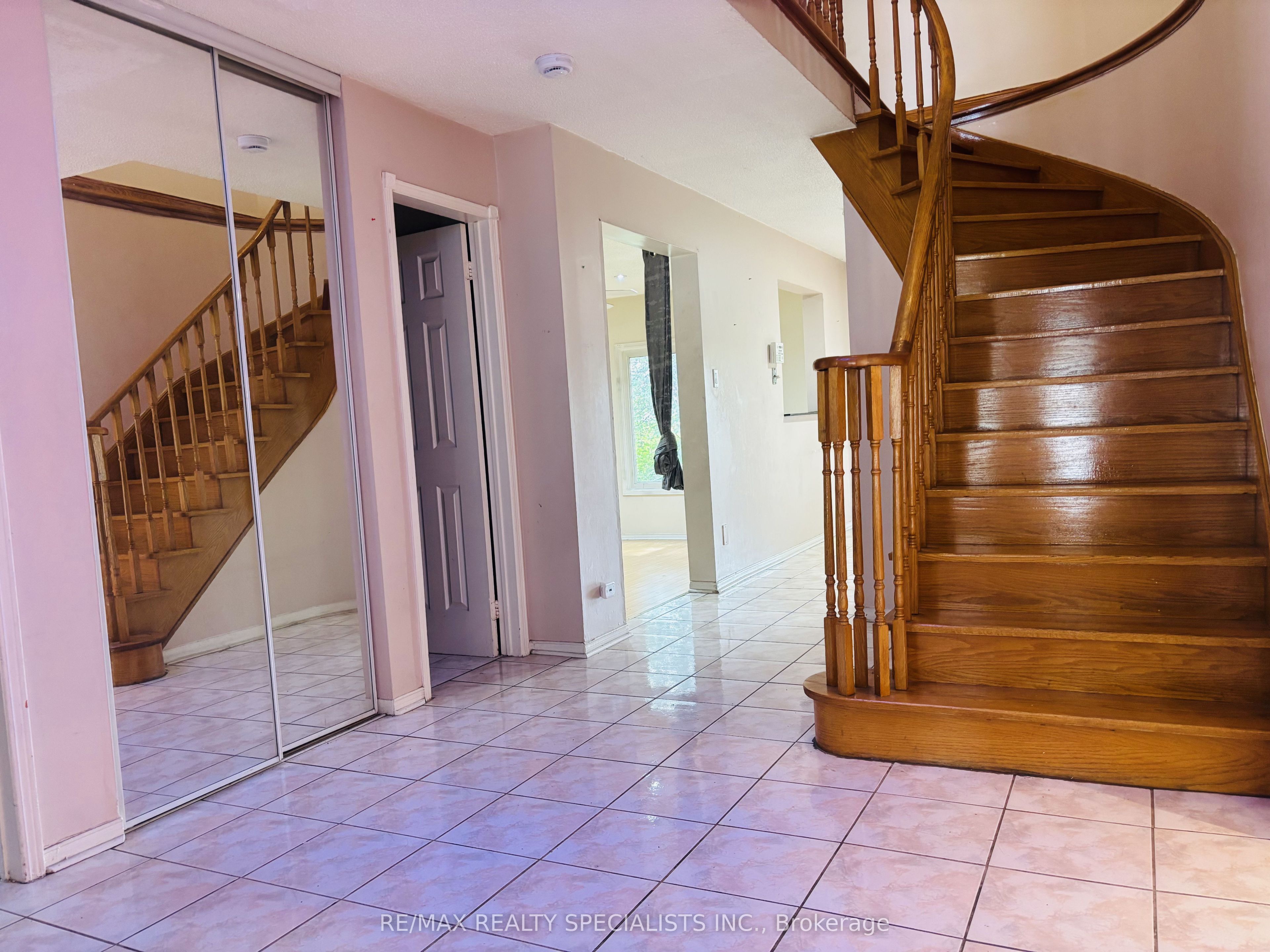 33 Cherrytree Drive, Brampton, ON L6Y 3L7 photo 5