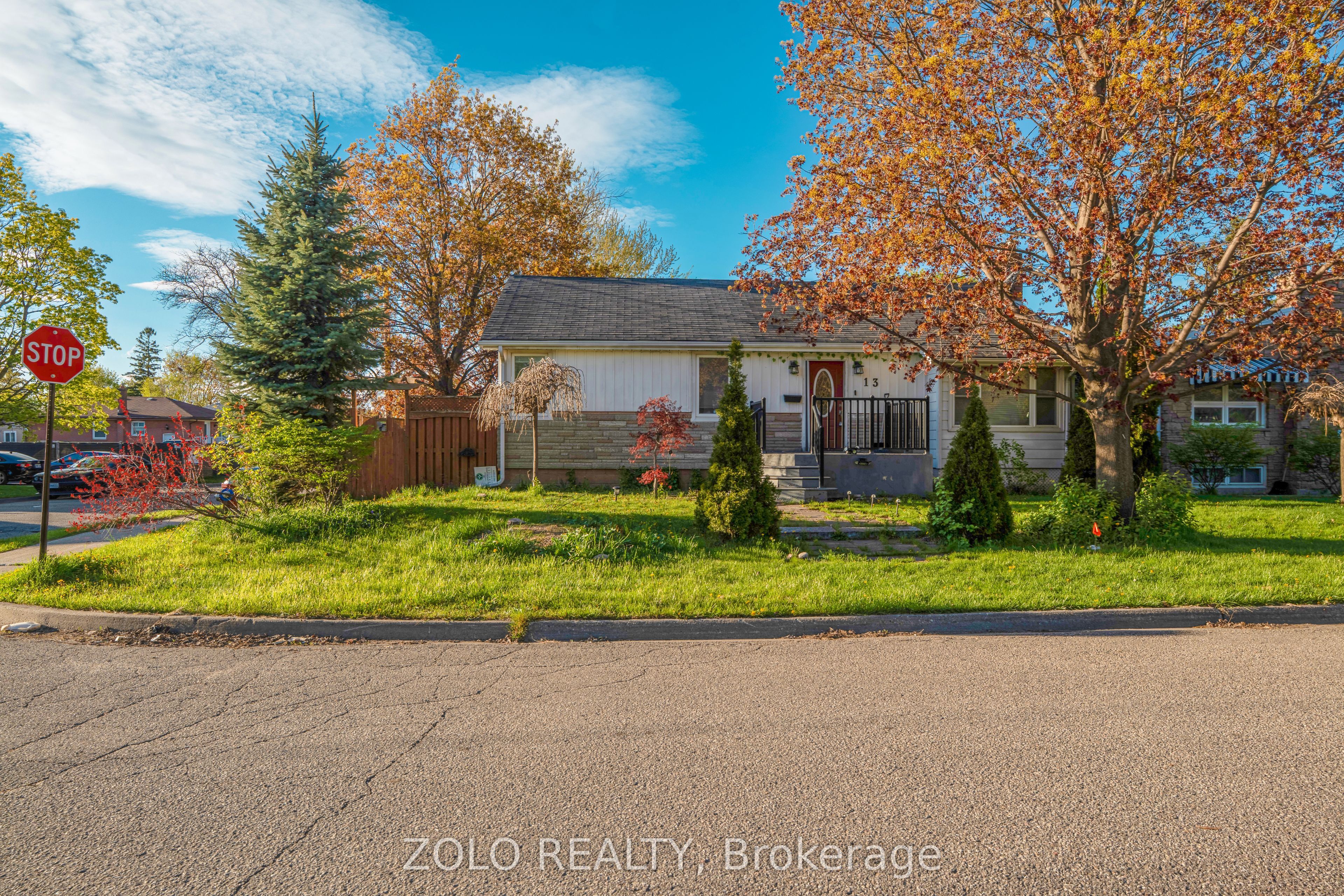 13 Foster Road, Mississauga, ON L4T 1C3 photo 2
