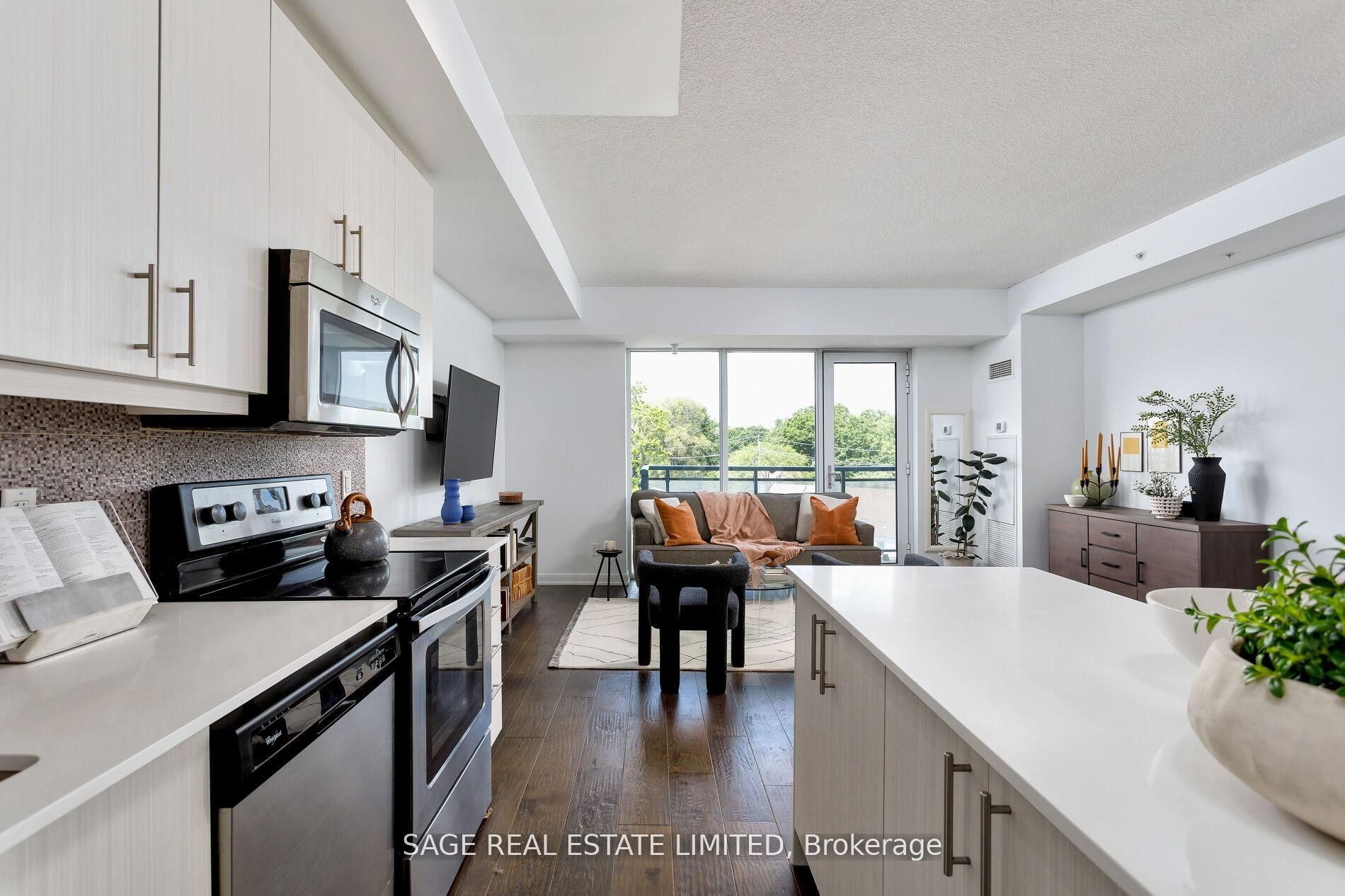 760 The Queensway 401, Toronto, ON M8Z 0E1 photo 4