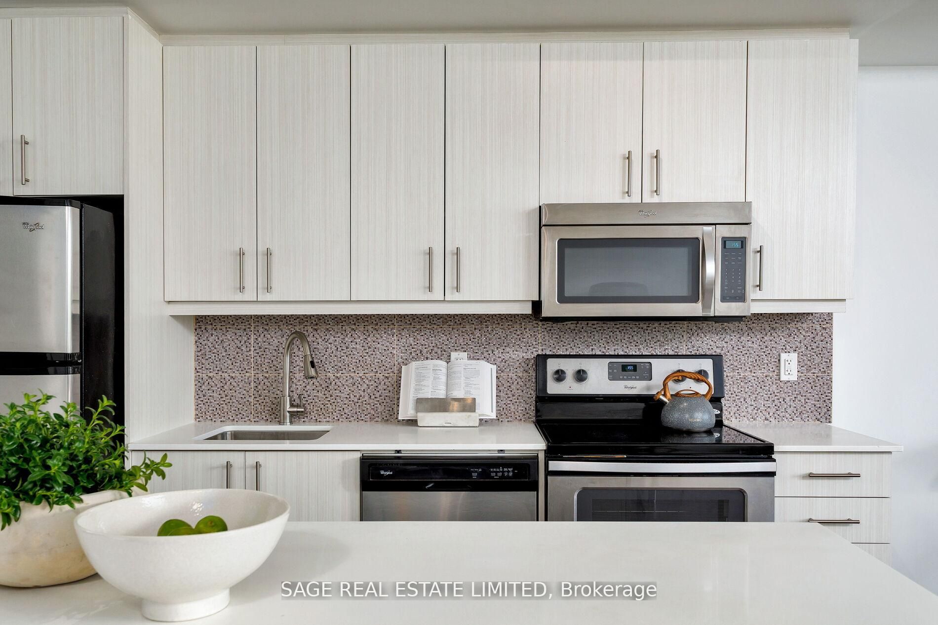 760 The Queensway 401, Toronto, ON M8Z 0E1 photo 5