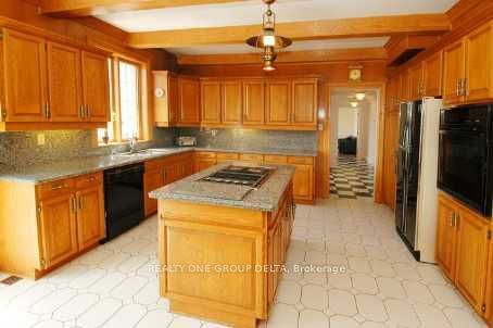 6 Bowman Avenue, Brampton, ON L6P 0X5 photo 4