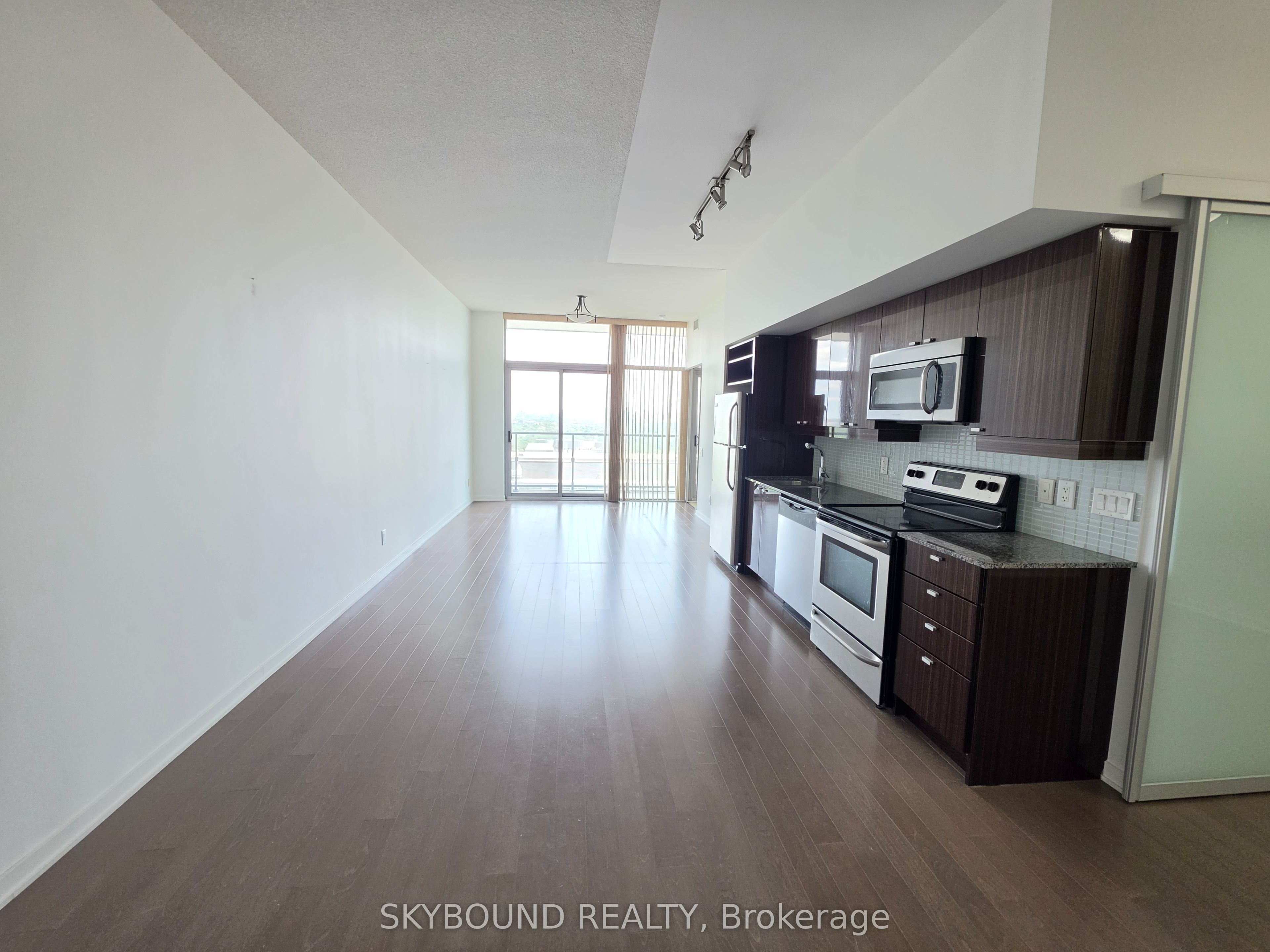 105 The Queensway Avenue 3414, Toronto, ON M6S 5B5