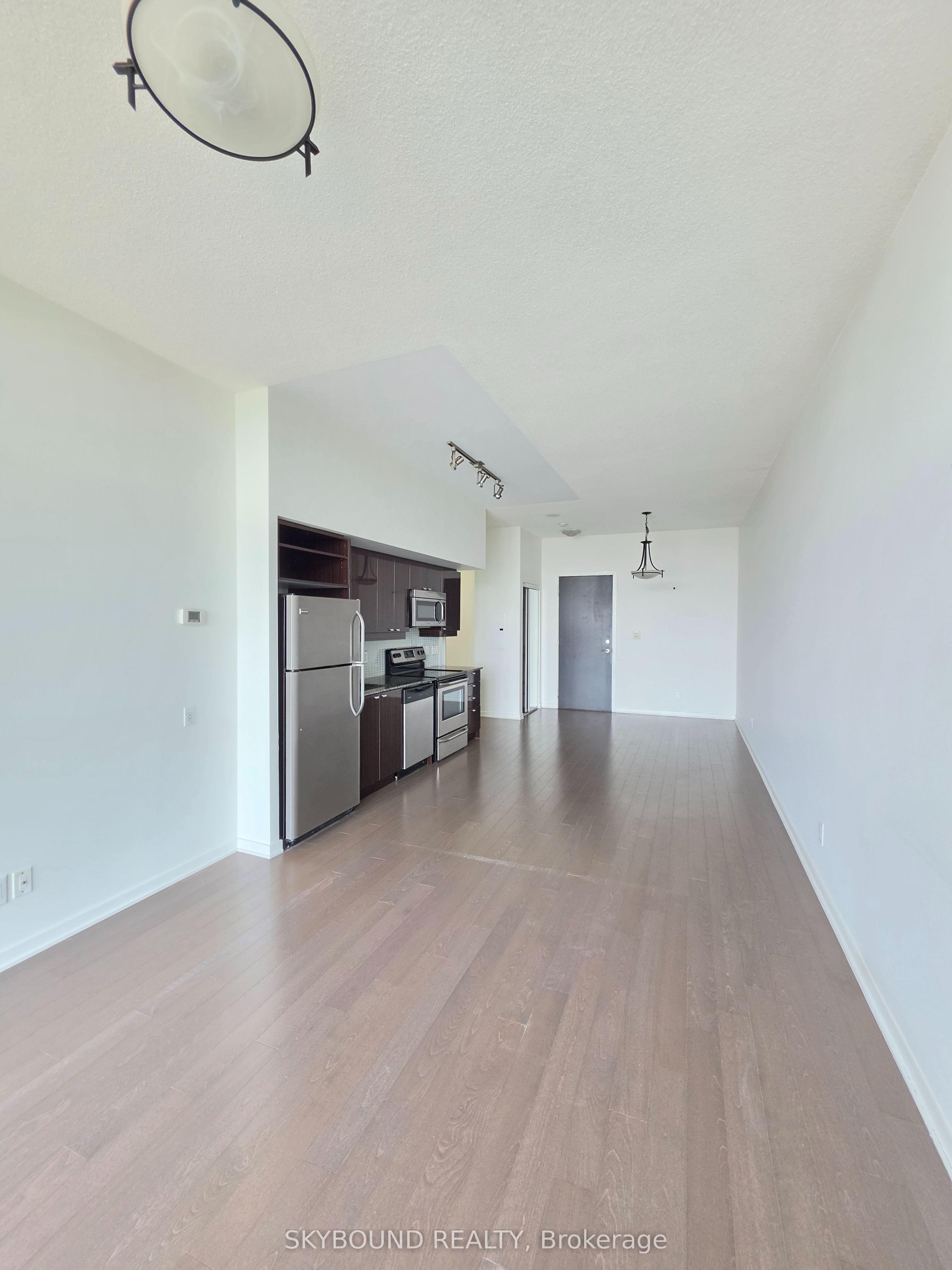 105 The Queensway Avenue 3414, Toronto, ON M6S 5B5 photo 2
