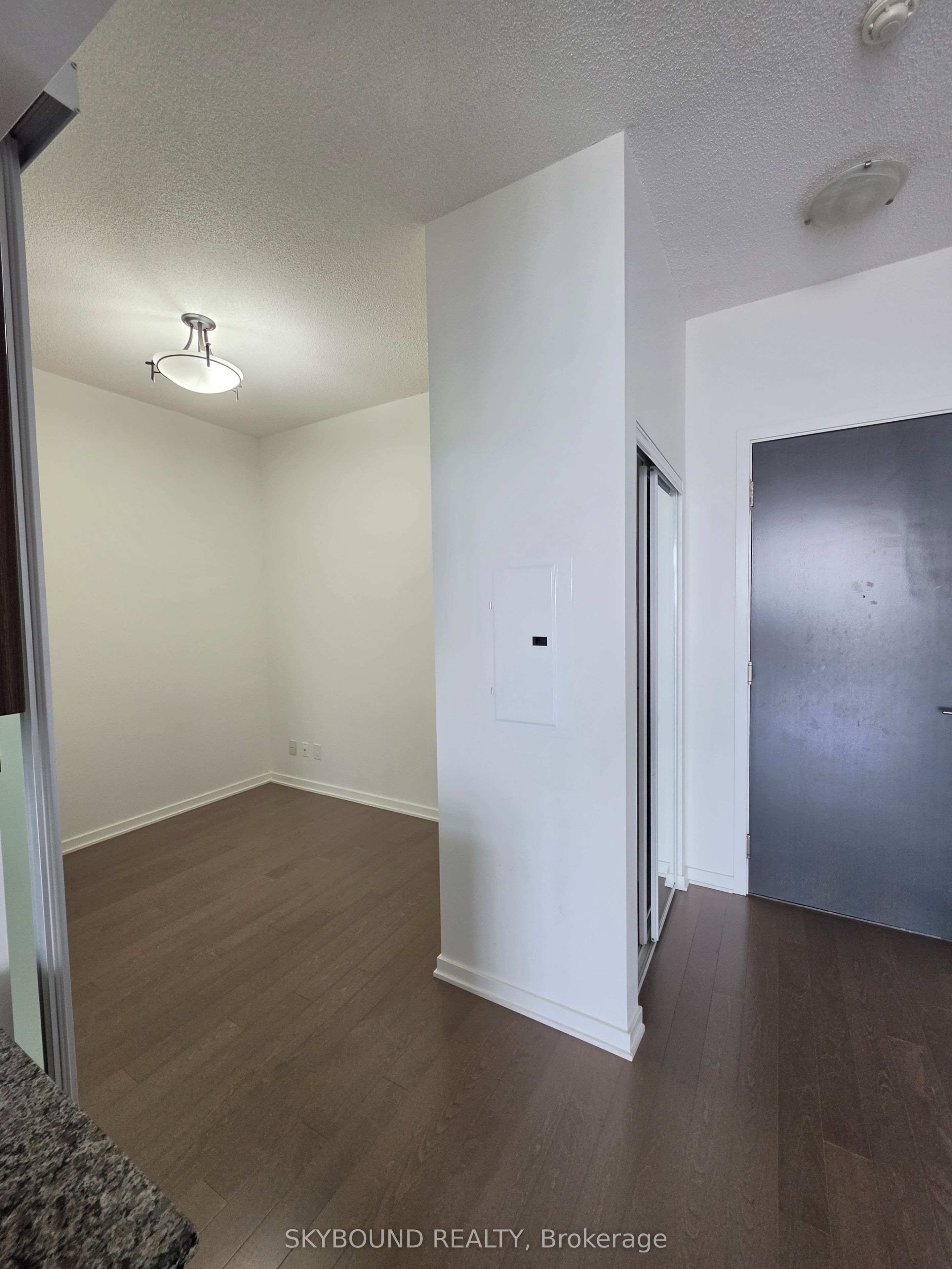 105 The Queensway Avenue 3414, Toronto, ON M6S 5B5 photo 3