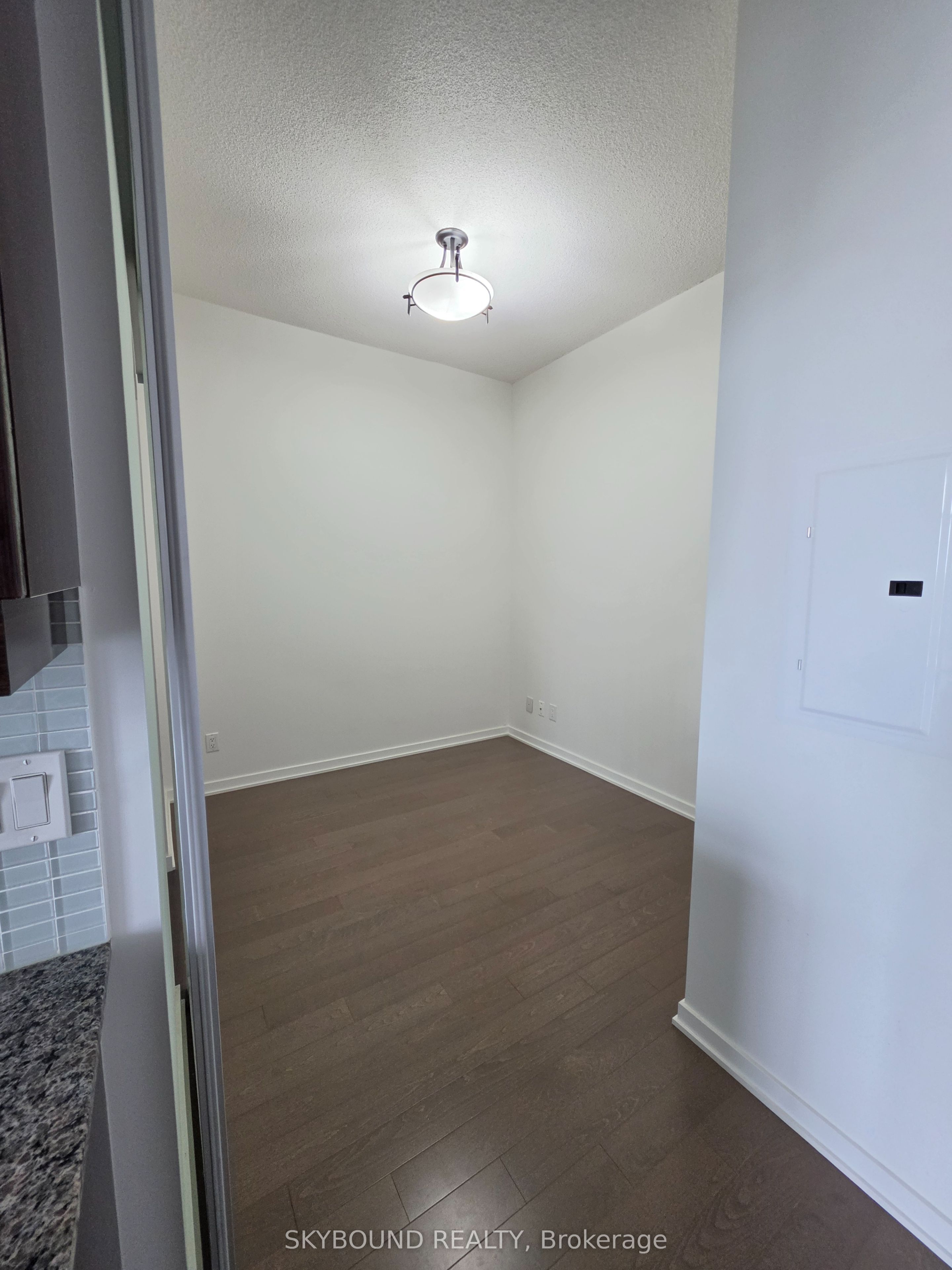 105 The Queensway Avenue 3414, Toronto, ON M6S 5B5 photo 4
