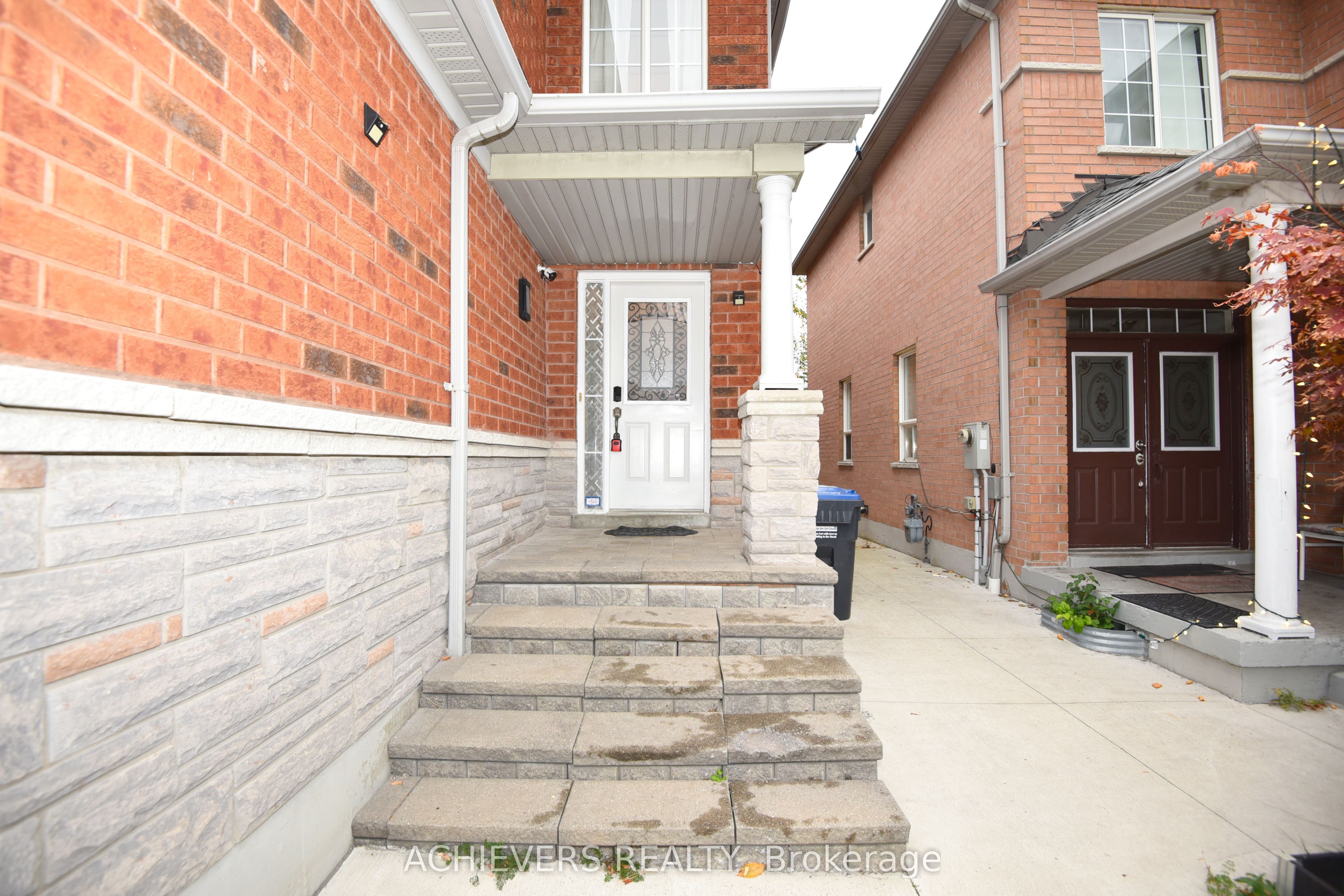 521 Navigator Drive, Mississauga, ON L5W 1P5 photo 3