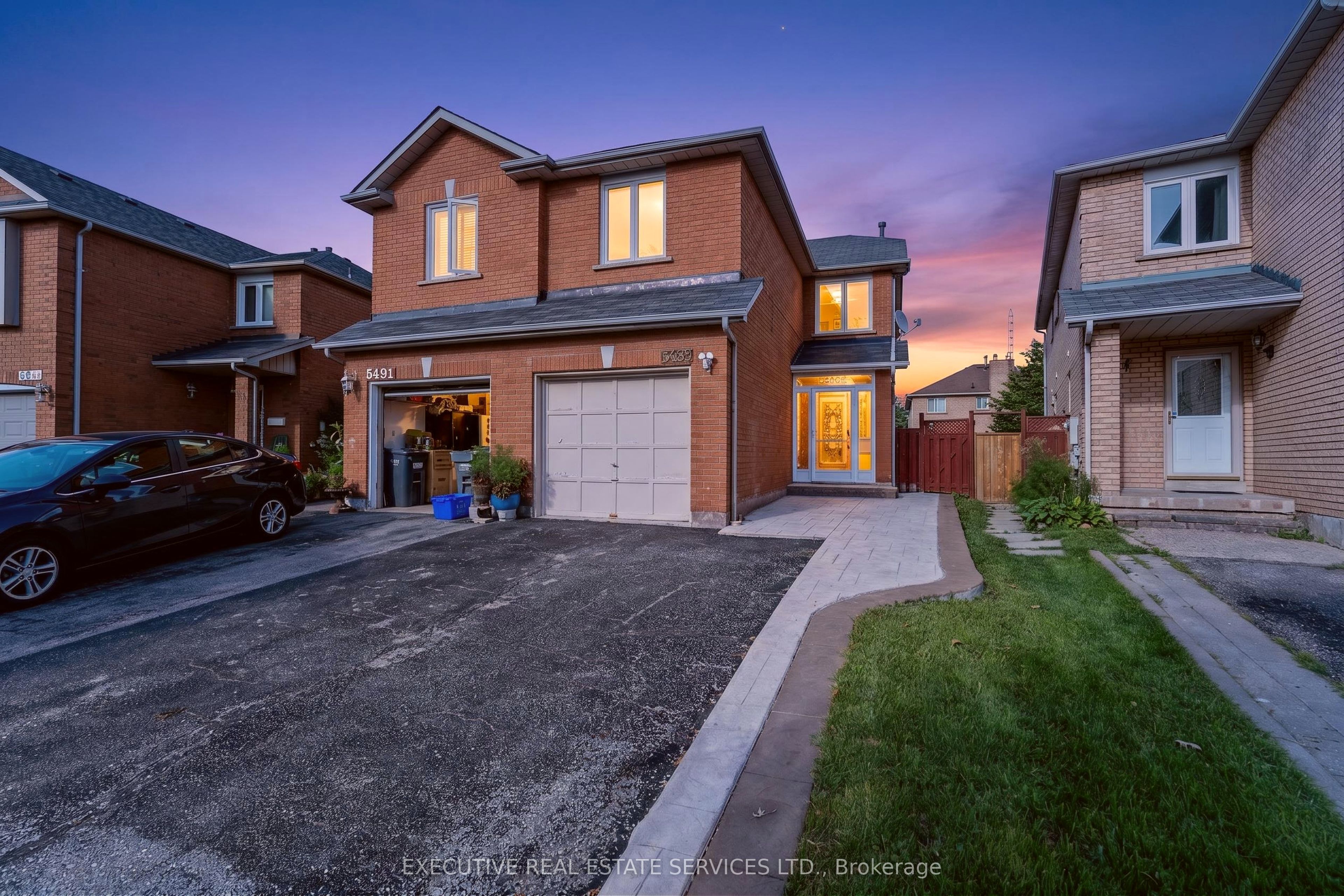 5489 Cosmic Crescent, Mississauga, ON L4Z 3R8