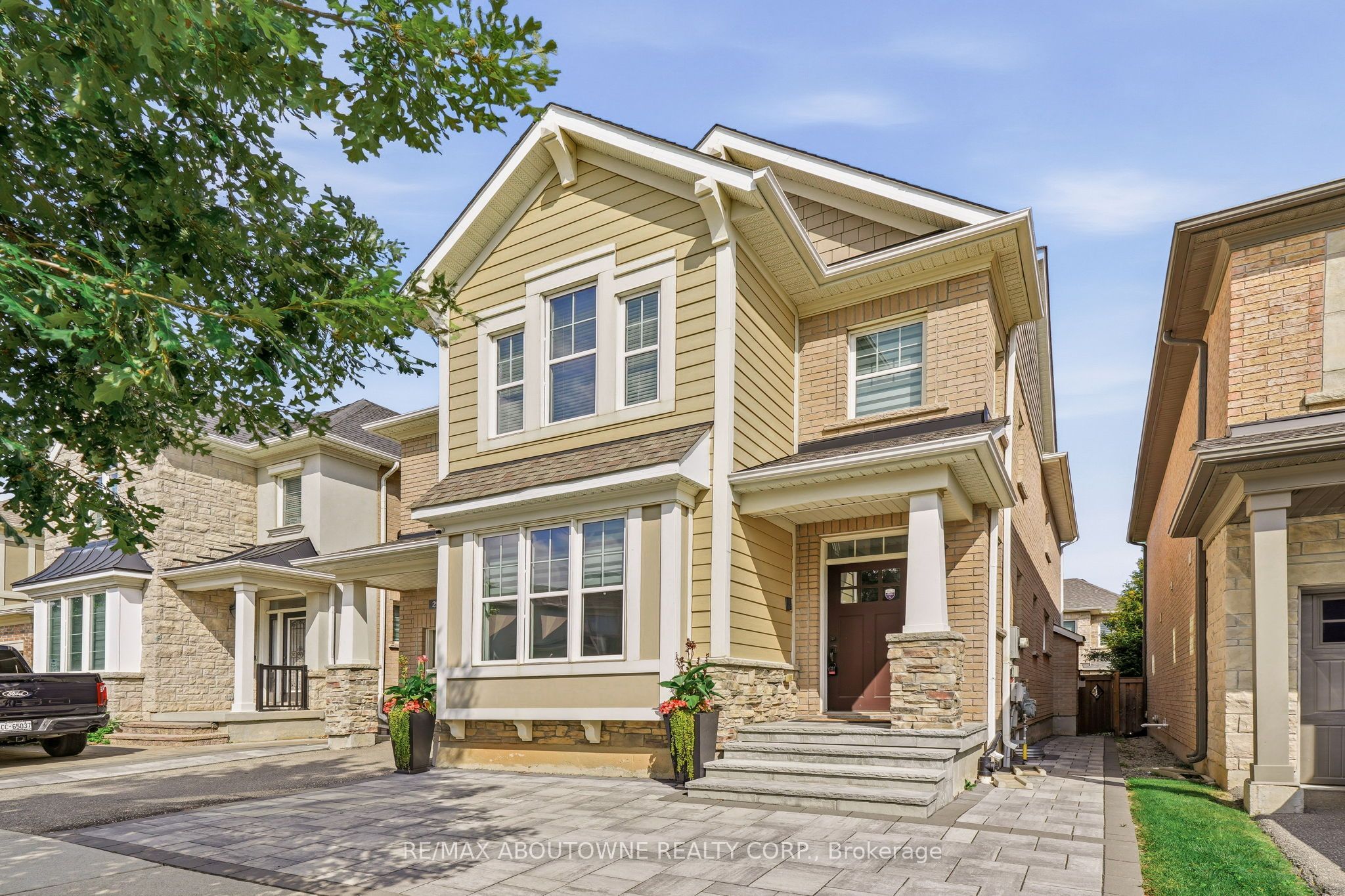 290 Wisteria Way, Oakville, ON L6M 1L6 photo 2