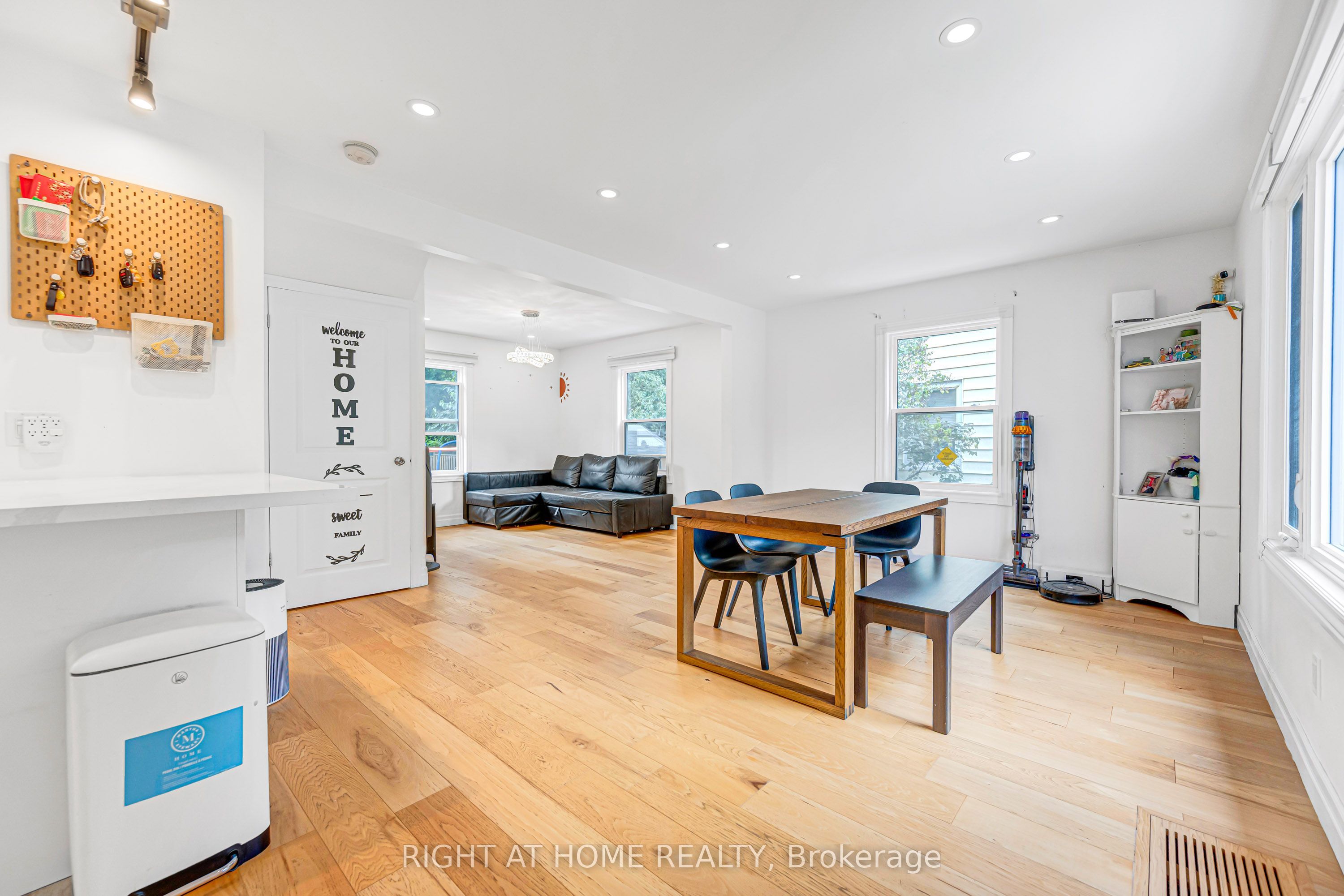 121 Hearst Circle, Toronto, ON M6M 2V4 photo 3