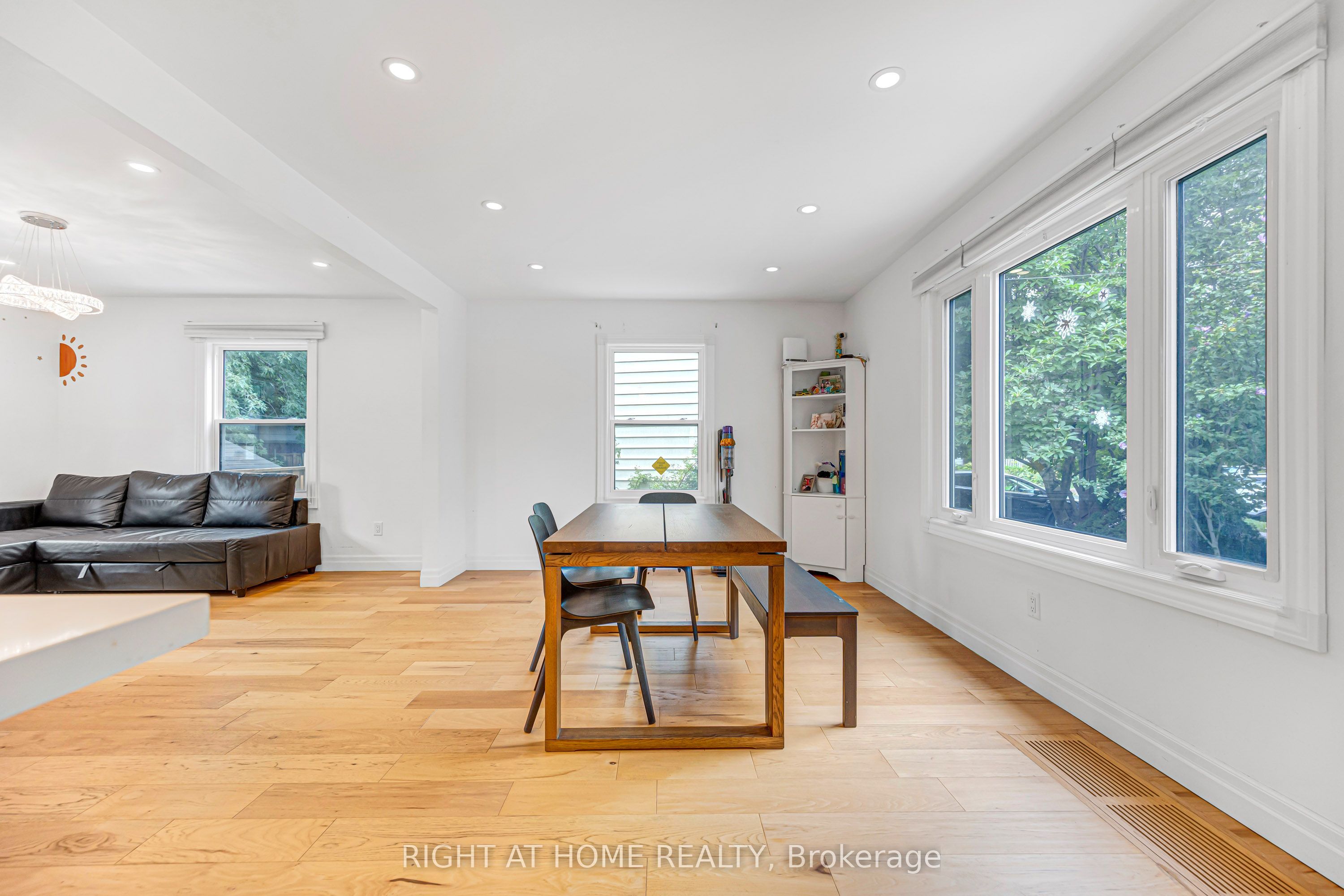 121 Hearst Circle, Toronto, ON M6M 2V4 photo 4