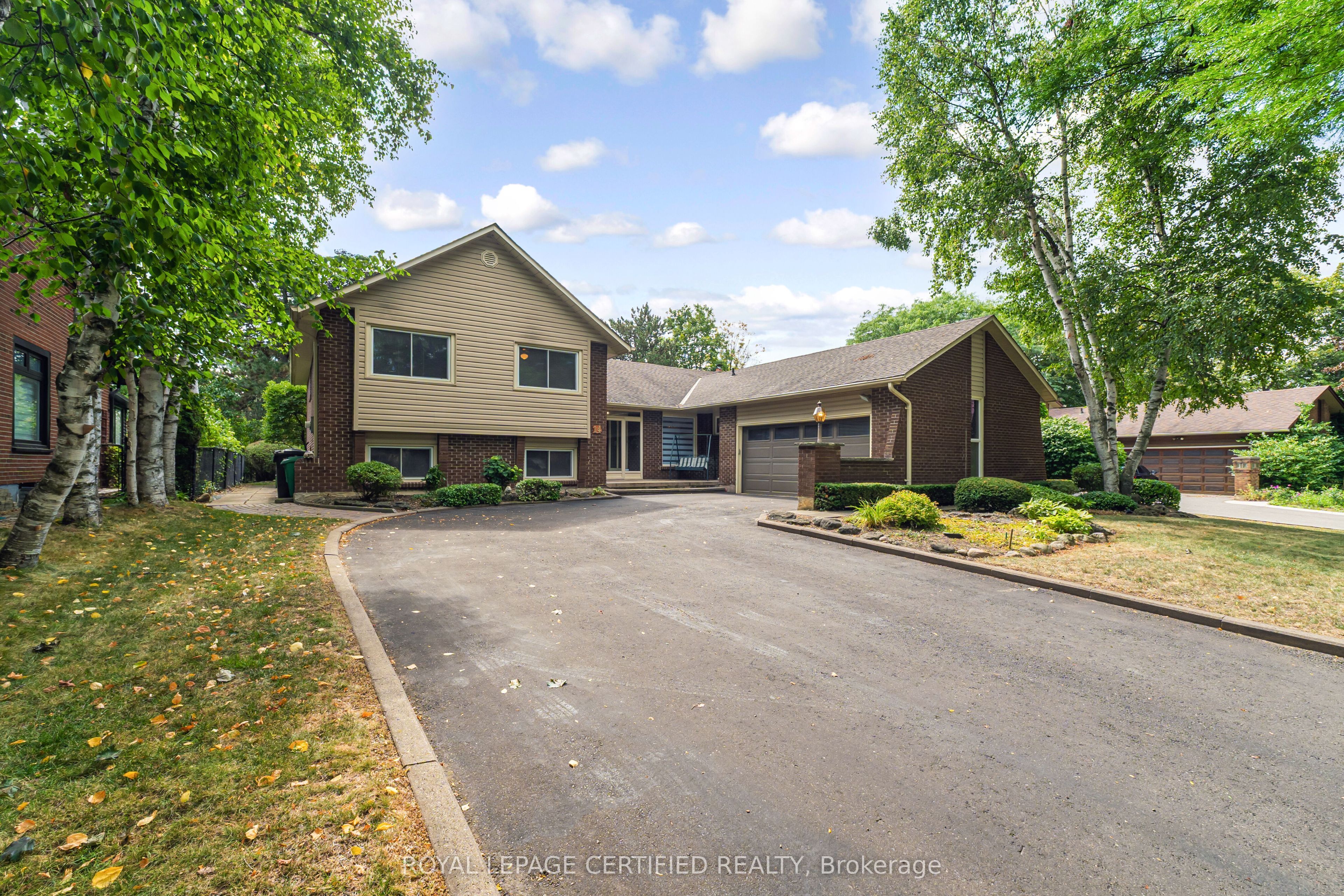 14 Broomfield Court, Brampton, ON L6Z 1T5 photo 2