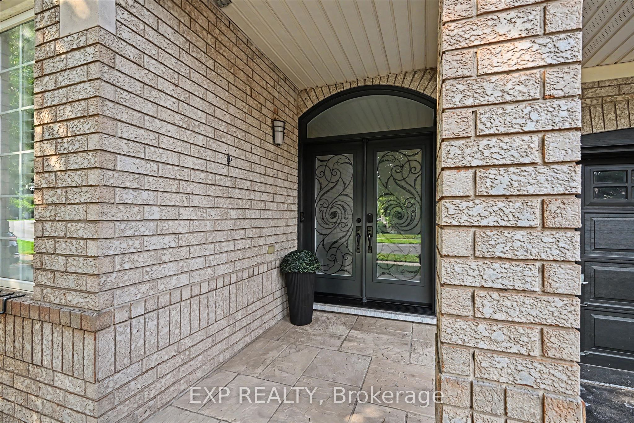 2376 Oakhaven Drive, Oakville, ON L6M 4A4 photo 2