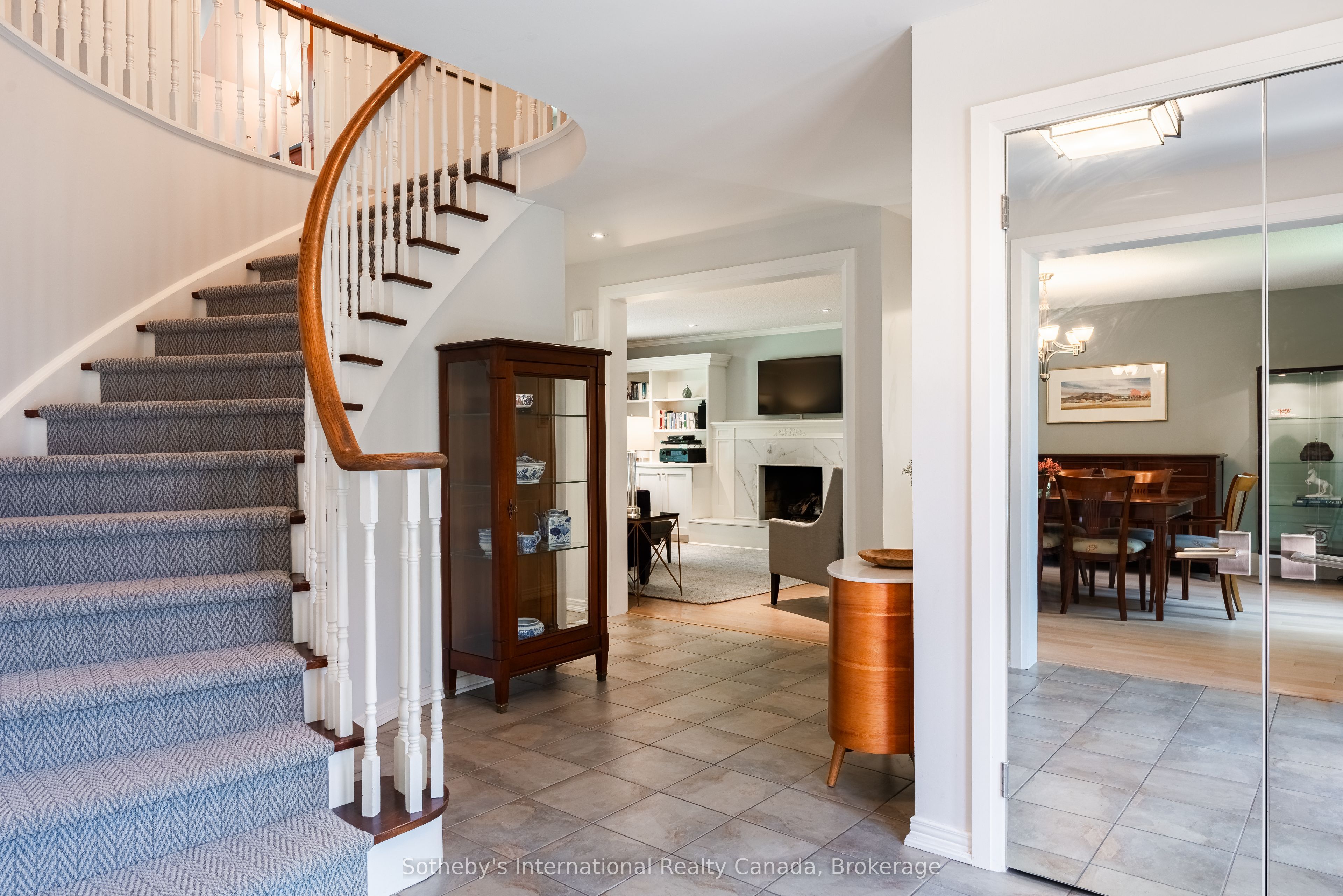 2267 Cedarberry Court, Oakville, ON L6J 6E5 photo 4