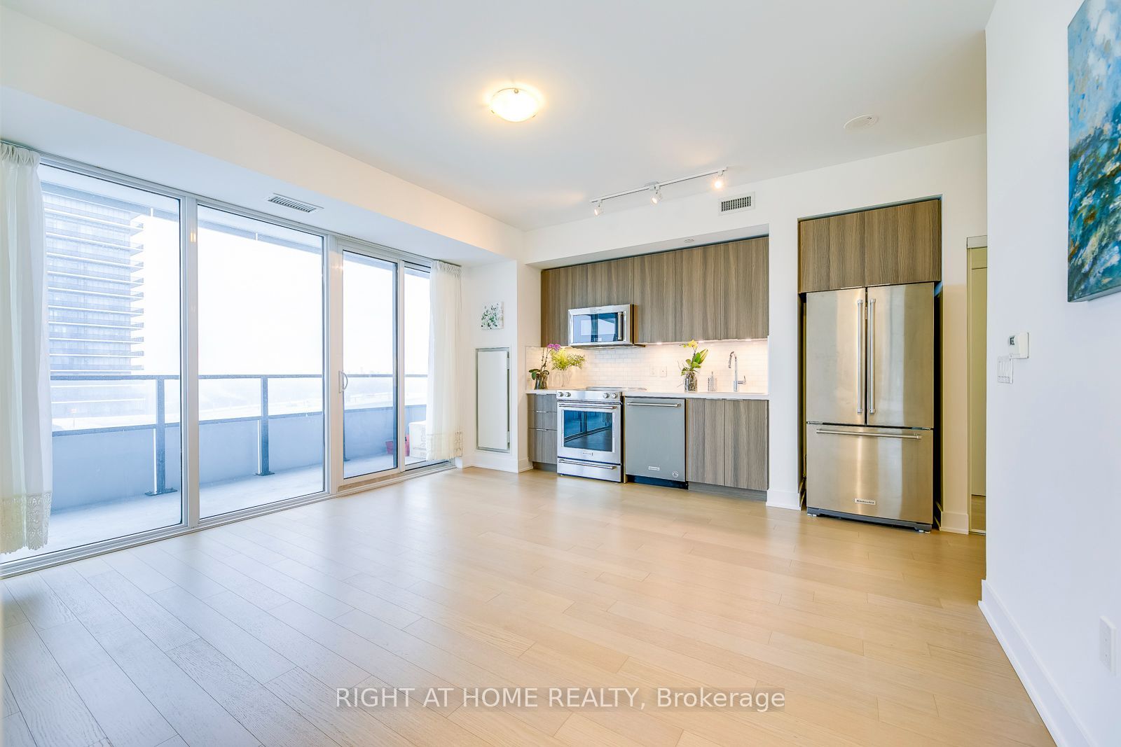 30 Shore Breeze Drive 4611, Toronto, ON M8V 0J1