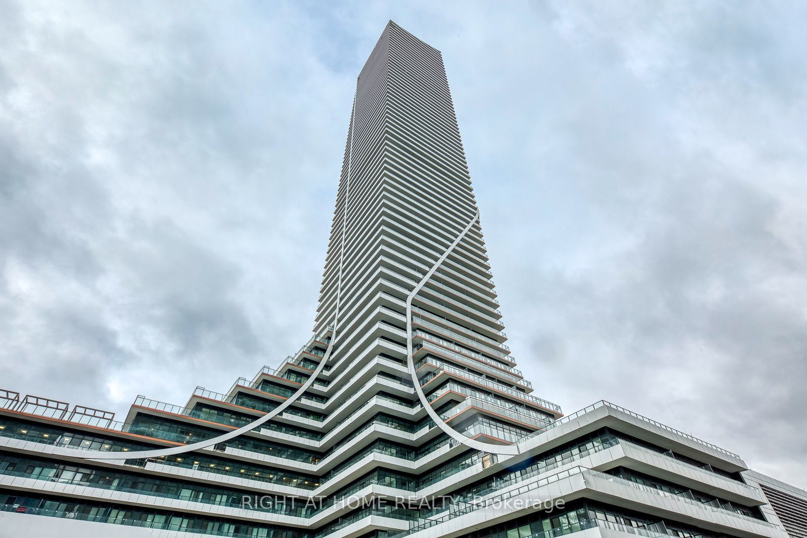 30 Shore Breeze Drive 4611, Toronto, ON M8V 0J1 photo 2