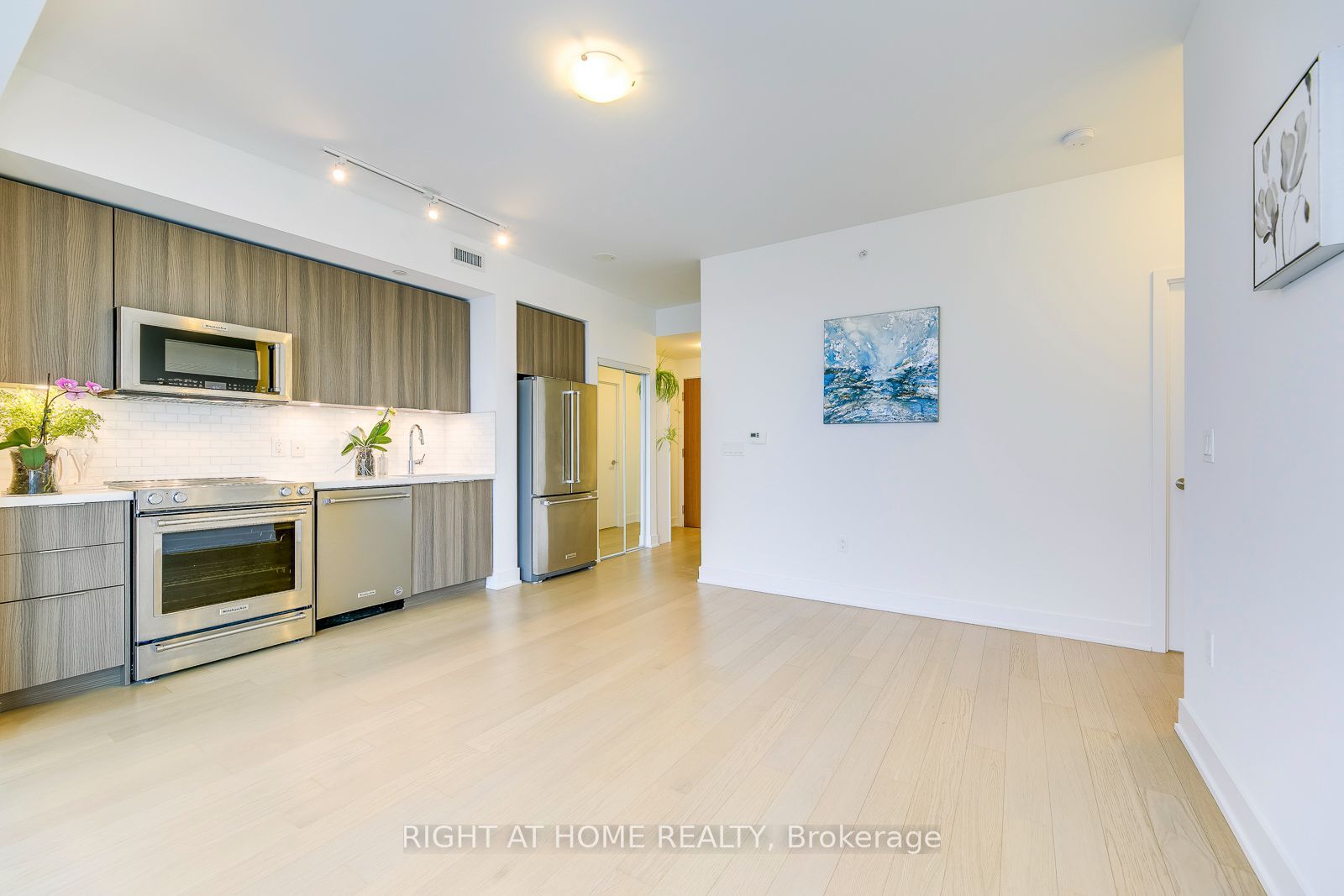 30 Shore Breeze Drive 4611, Toronto, ON M8V 0J1 photo 4