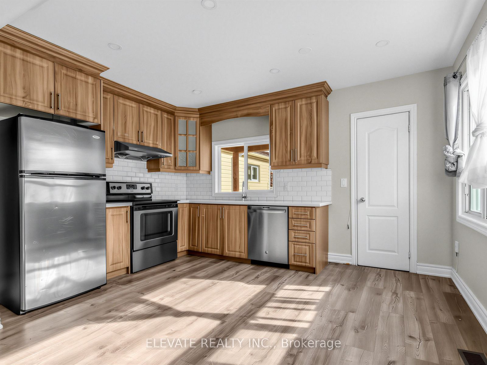 11 Rowntree Avenue, Toronto, ON M6N 1R4 photo 2