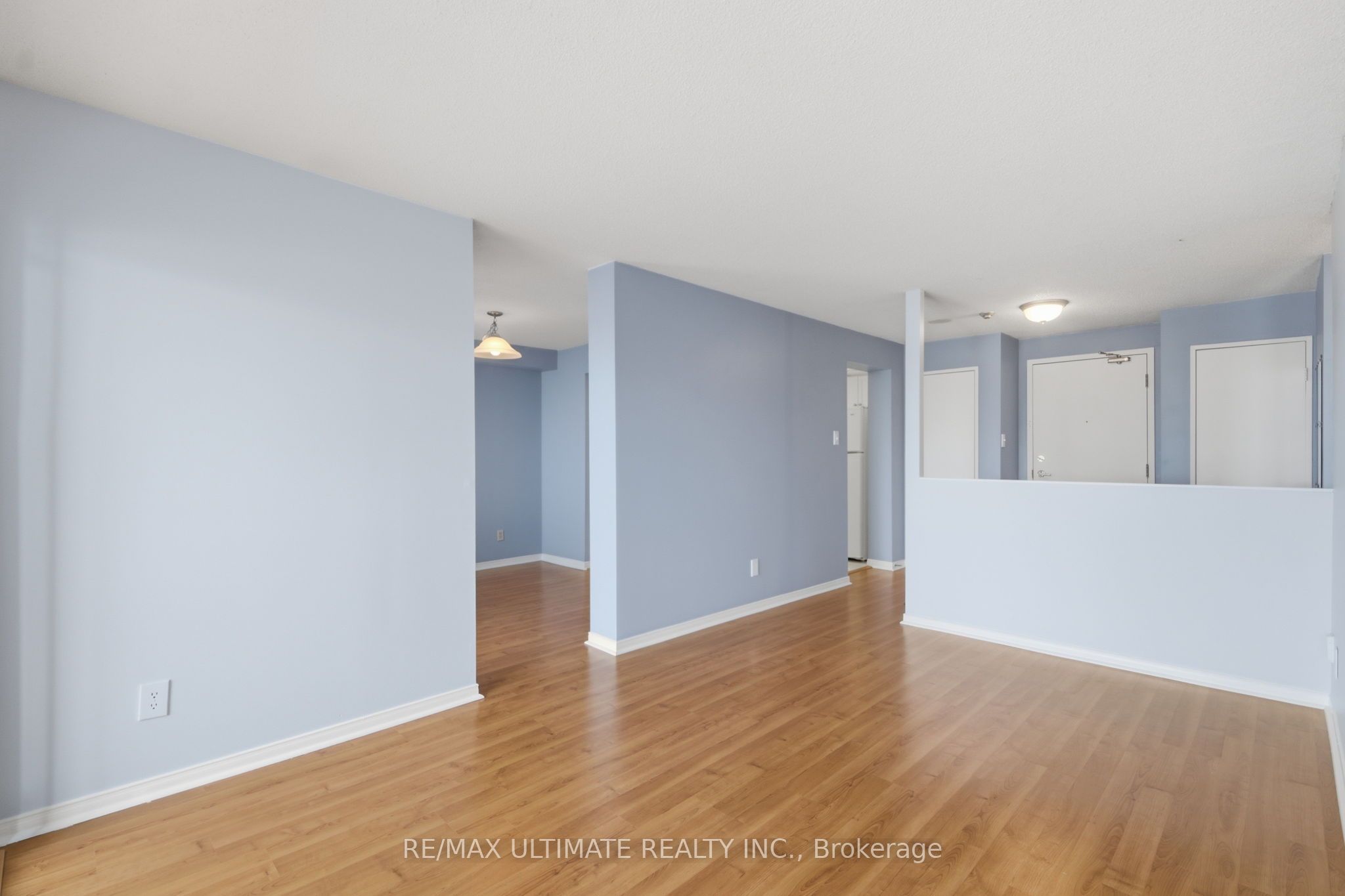 115 Hillcrest Avenue 1614, Mississauga, ON L5B 3Y9 photo 3