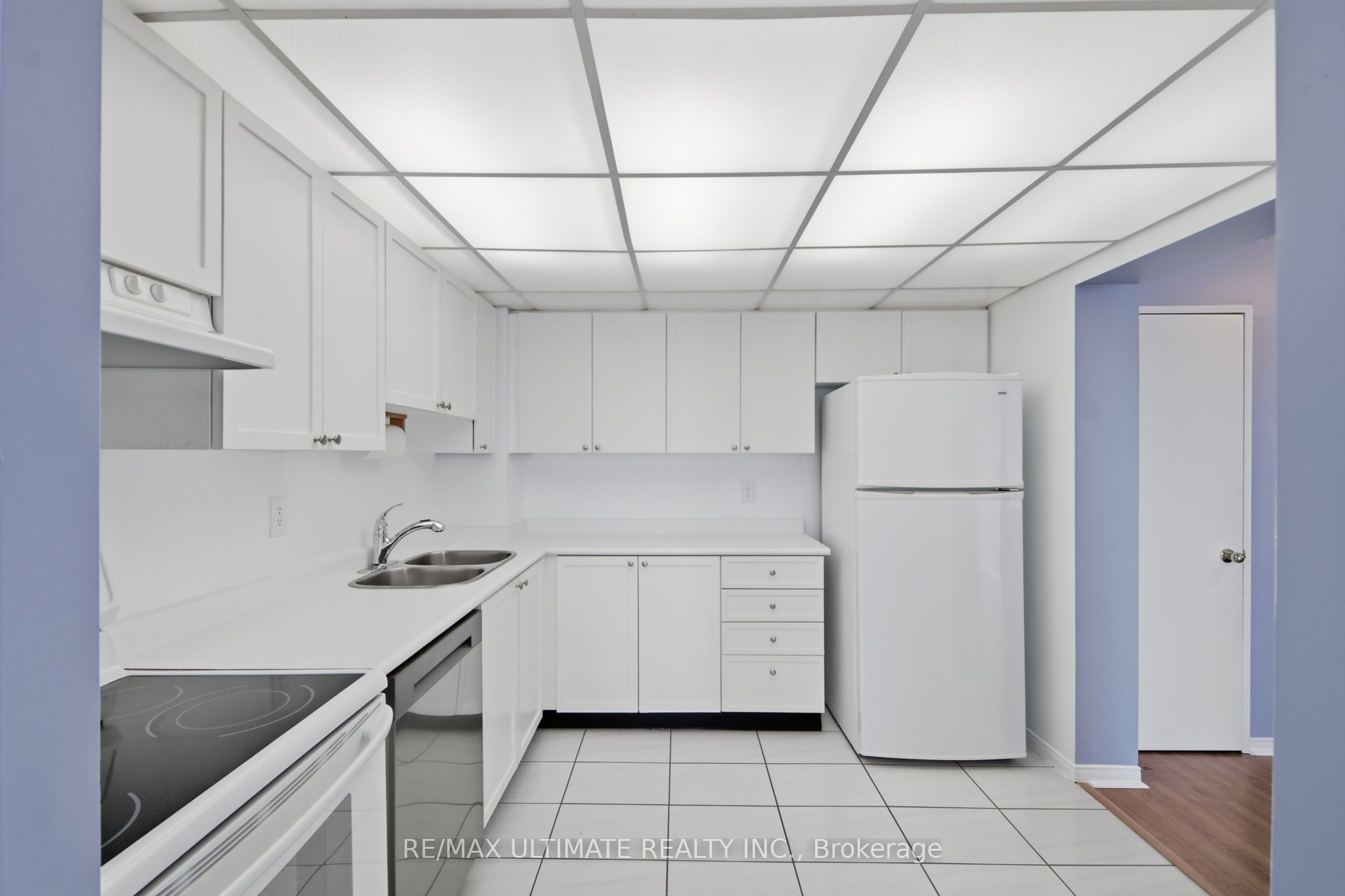 115 Hillcrest Avenue 1614, Mississauga, ON L5B 3Y9 photo 5