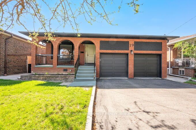 19 Hamer Boulevard, Toronto, ON M9R 4A8 photo 3