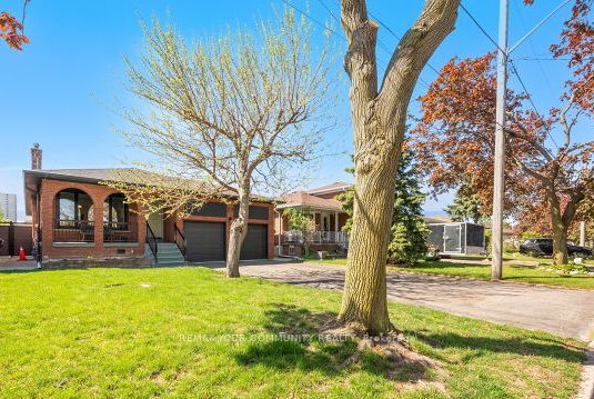 19 Hamer Boulevard, Toronto, ON M9R 4A8 photo 4