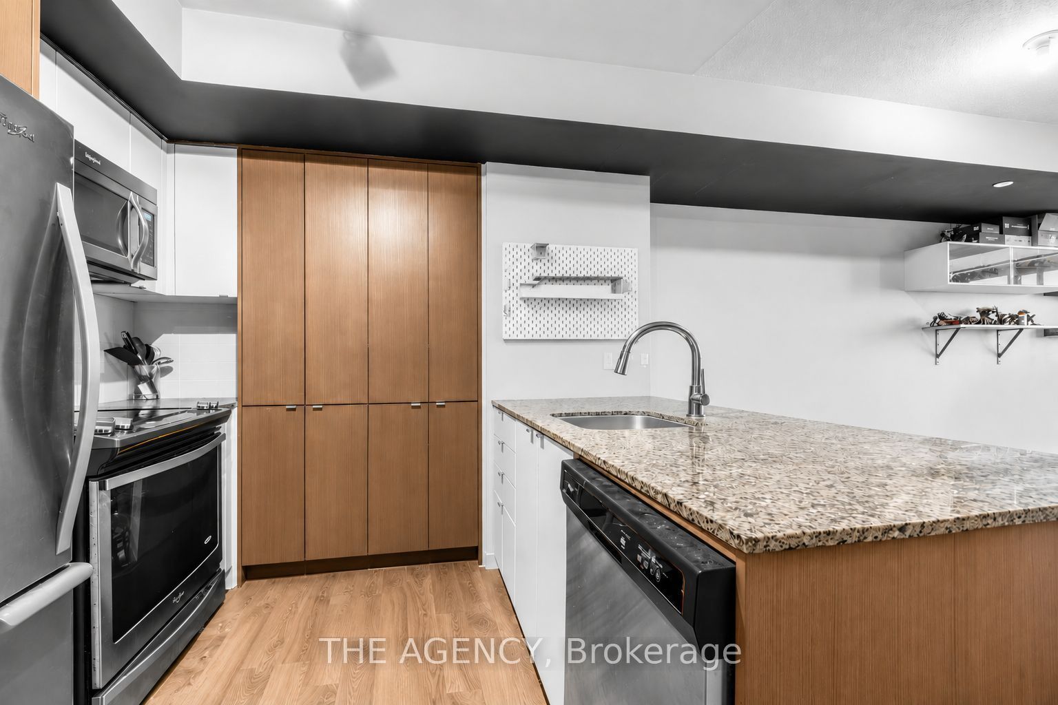 9 Valhalla Inn Road 1409, Toronto, ON M9B 0B2 photo 2