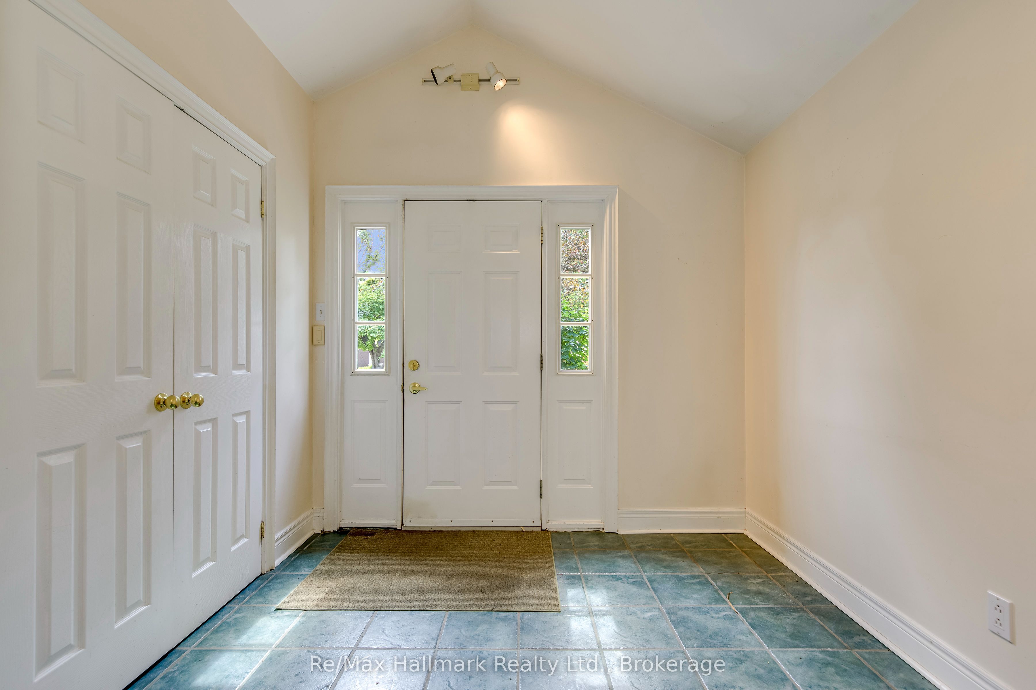 235 Tweedsdale Crescent, Oakville, ON L6L 4P8 photo 4