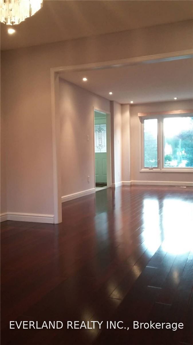 4101 Loyalist Drive, Mississauga, ON L5L 3Z1 photo 3