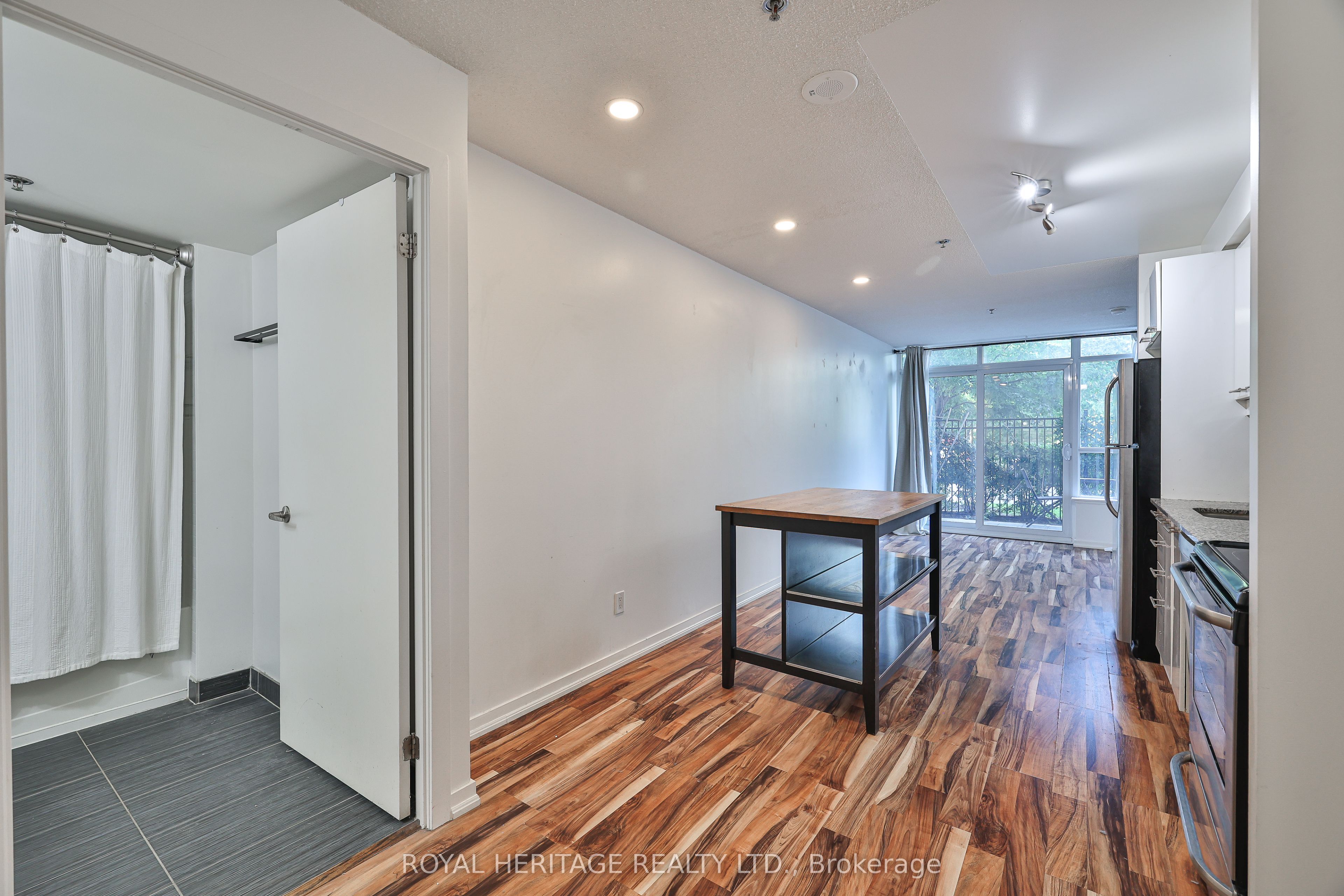 38 Joe Shuster Way 104, Toronto, ON M6K 0A5 photo 4