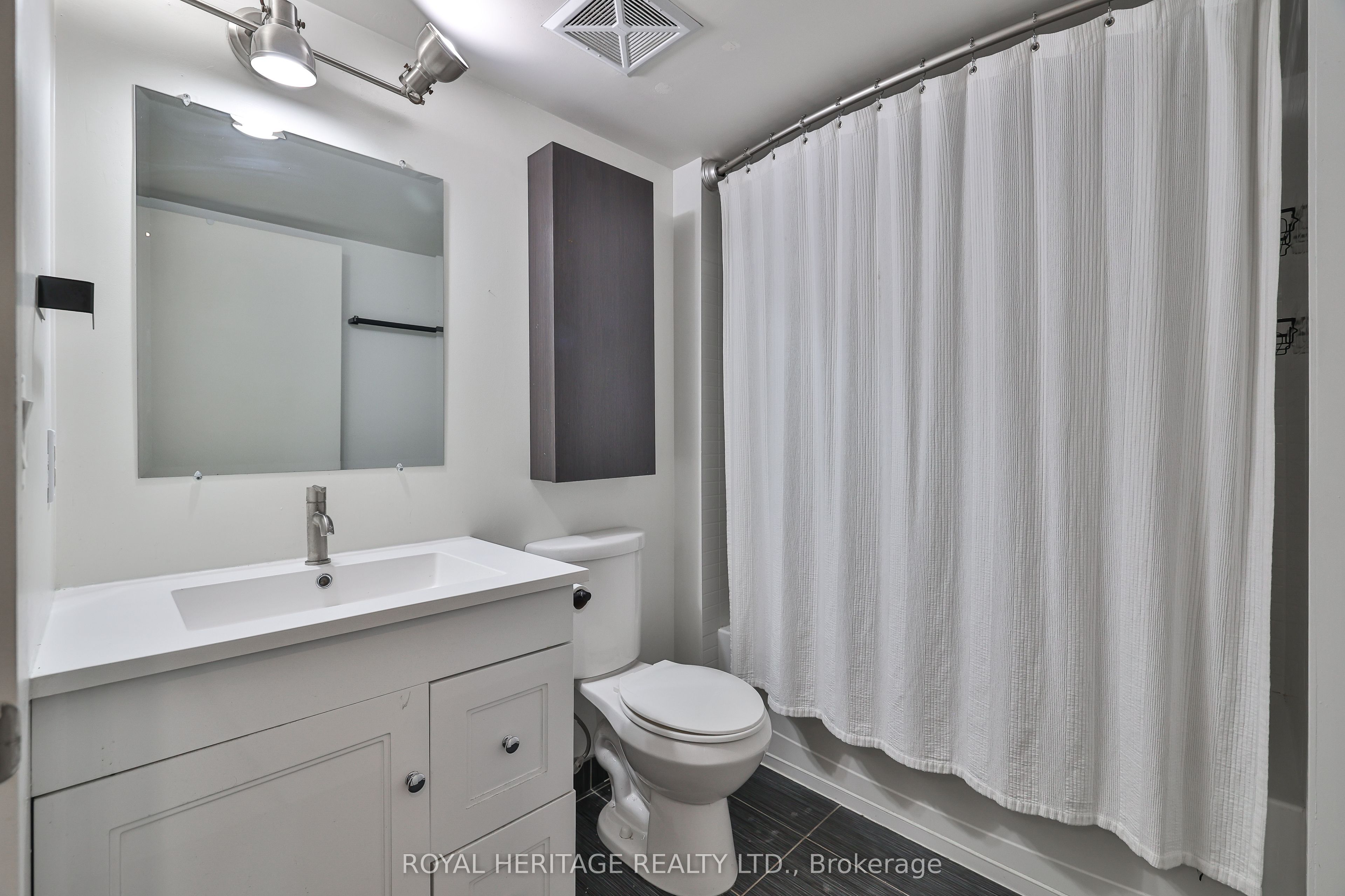 38 Joe Shuster Way 104, Toronto, ON M6K 0A5 photo 5