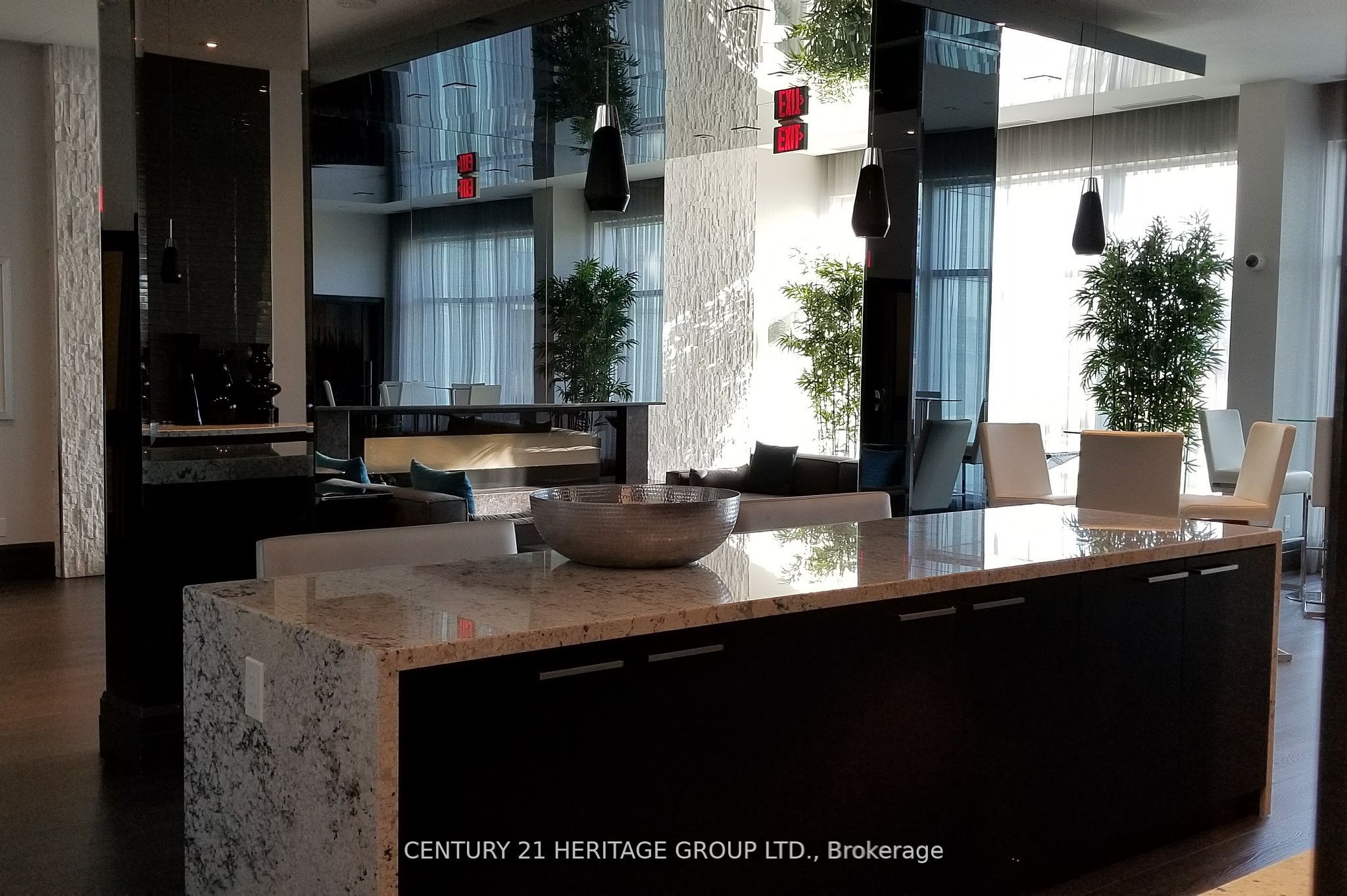 55 Speers Road 1706, Oakville, ON L6K 3R6 photo 2
