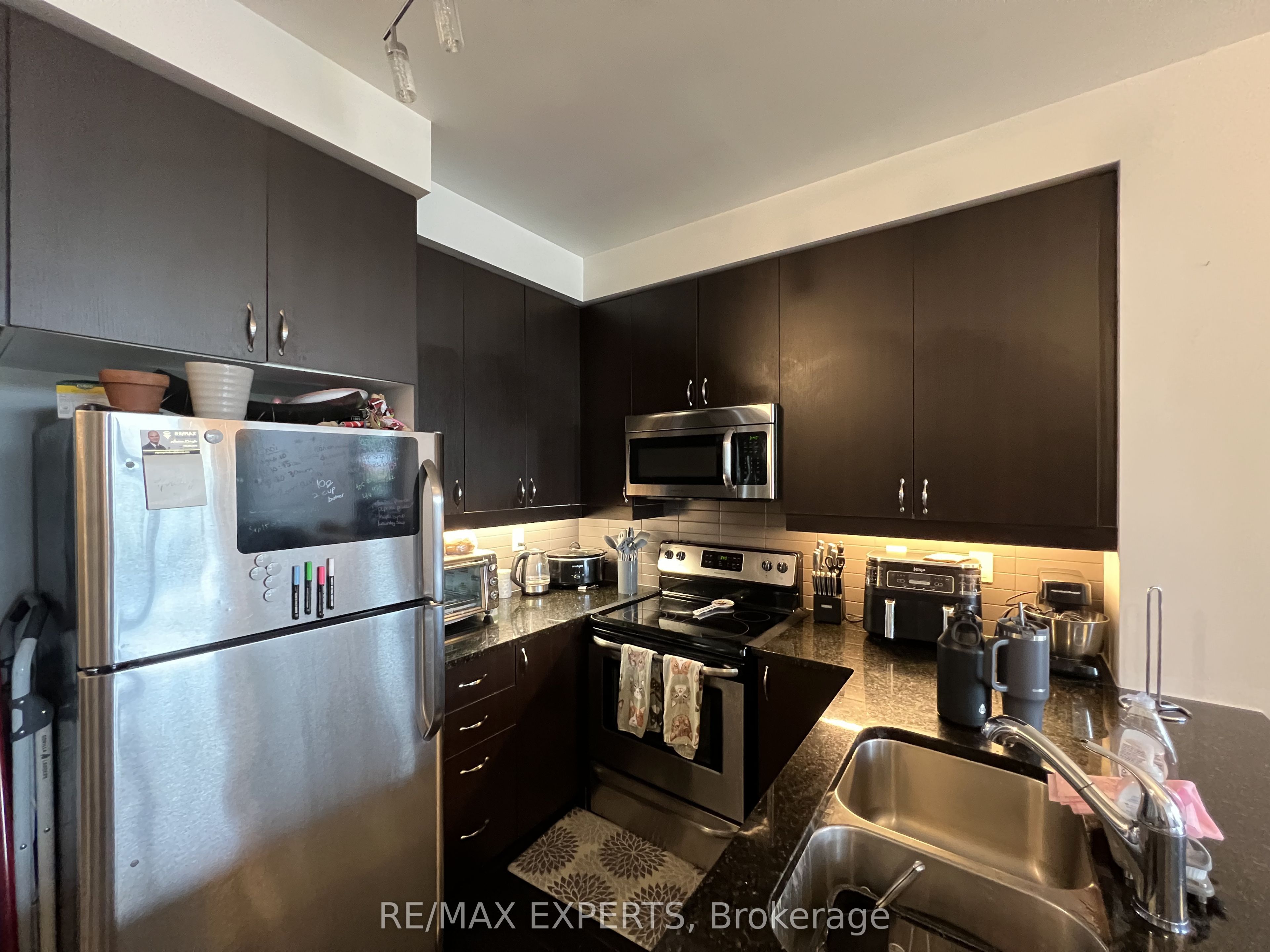 1185 The Queensway 215, Toronto, ON M8Z 0C6 photo 2