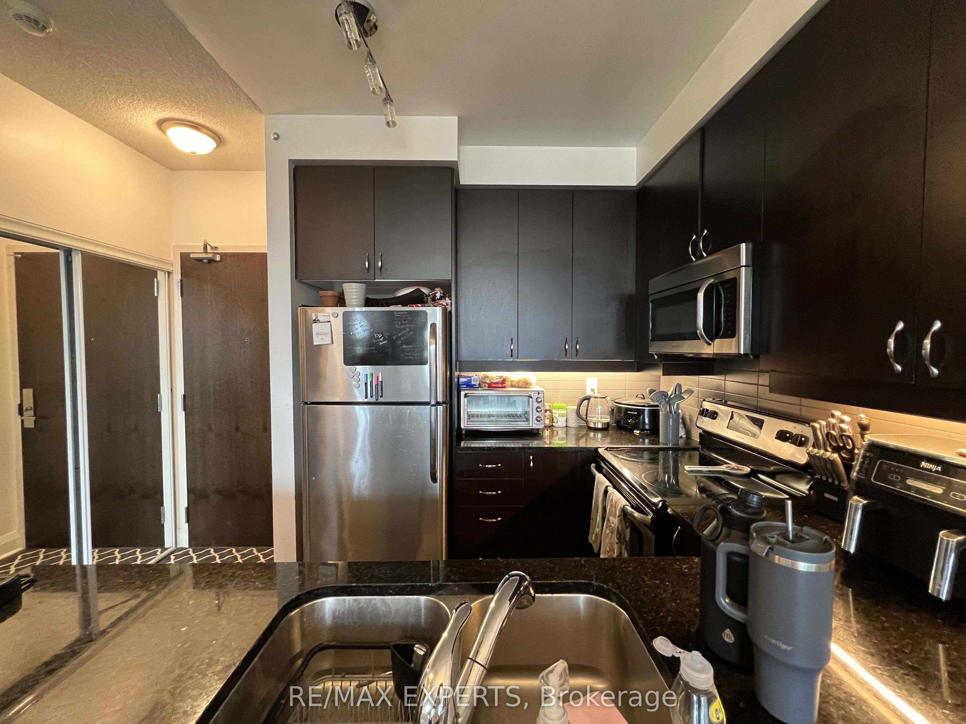 1185 The Queensway 215, Toronto, ON M8Z 0C6 photo 3