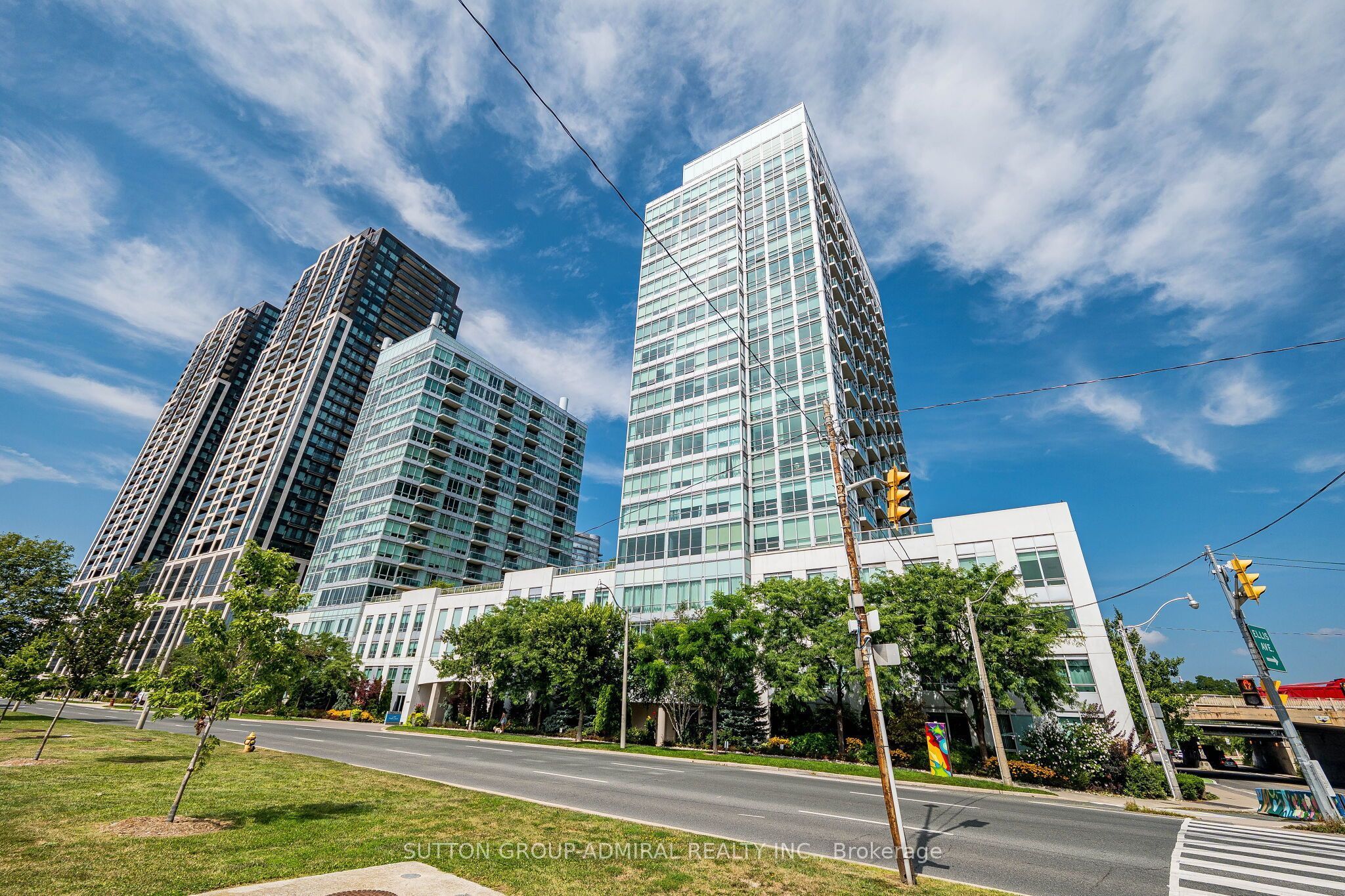 1900 Lake Shore Boulevard W 803, Toronto, ON M6S 1A4