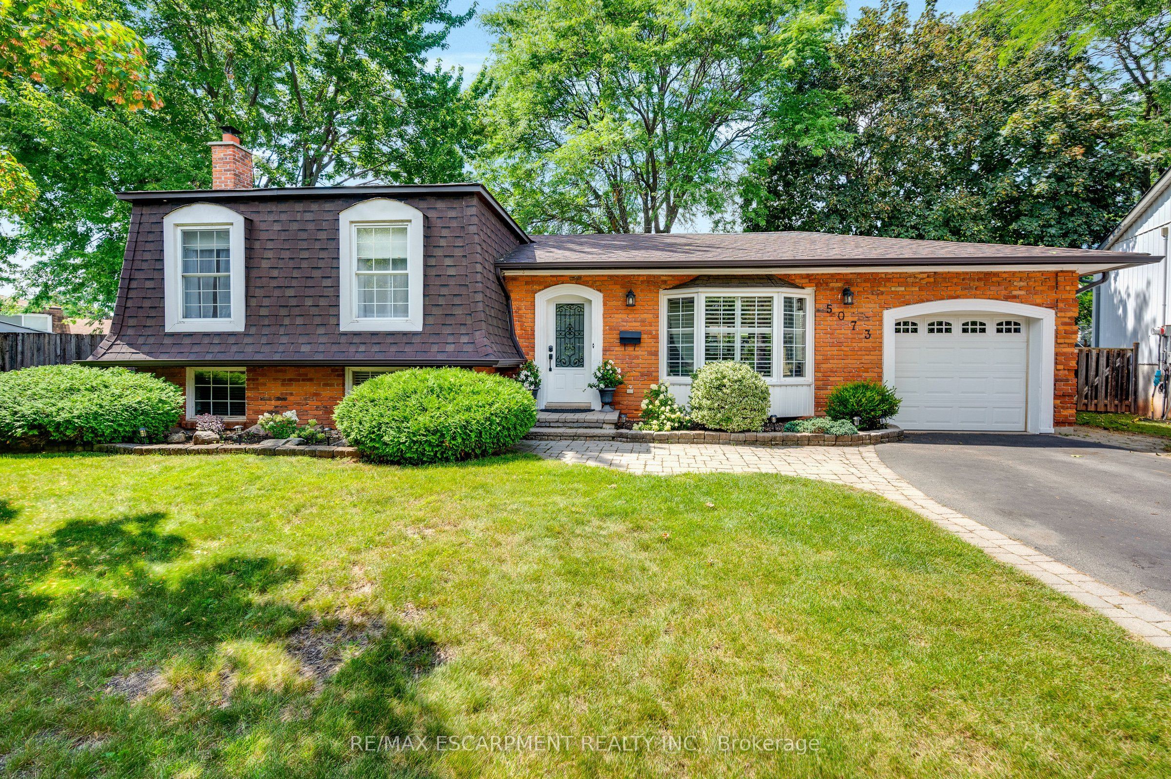 5073 Queen's Court, Burlington, ON L7L 3Z1