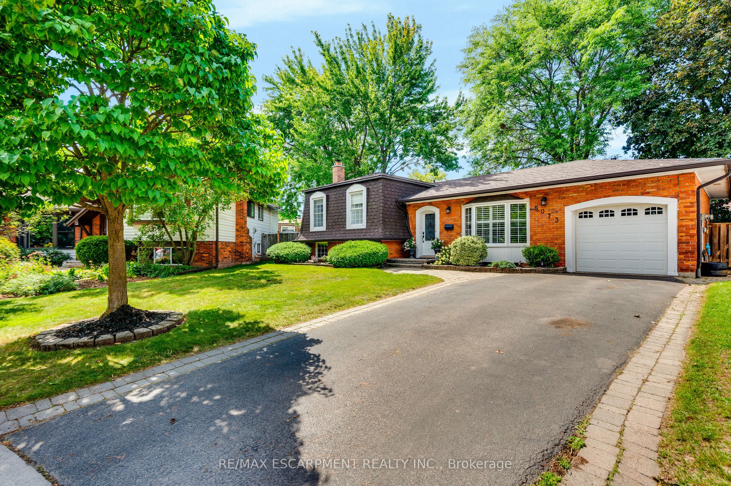 5073 Queen's Court, Burlington, ON L7L 3Z1 photo 2