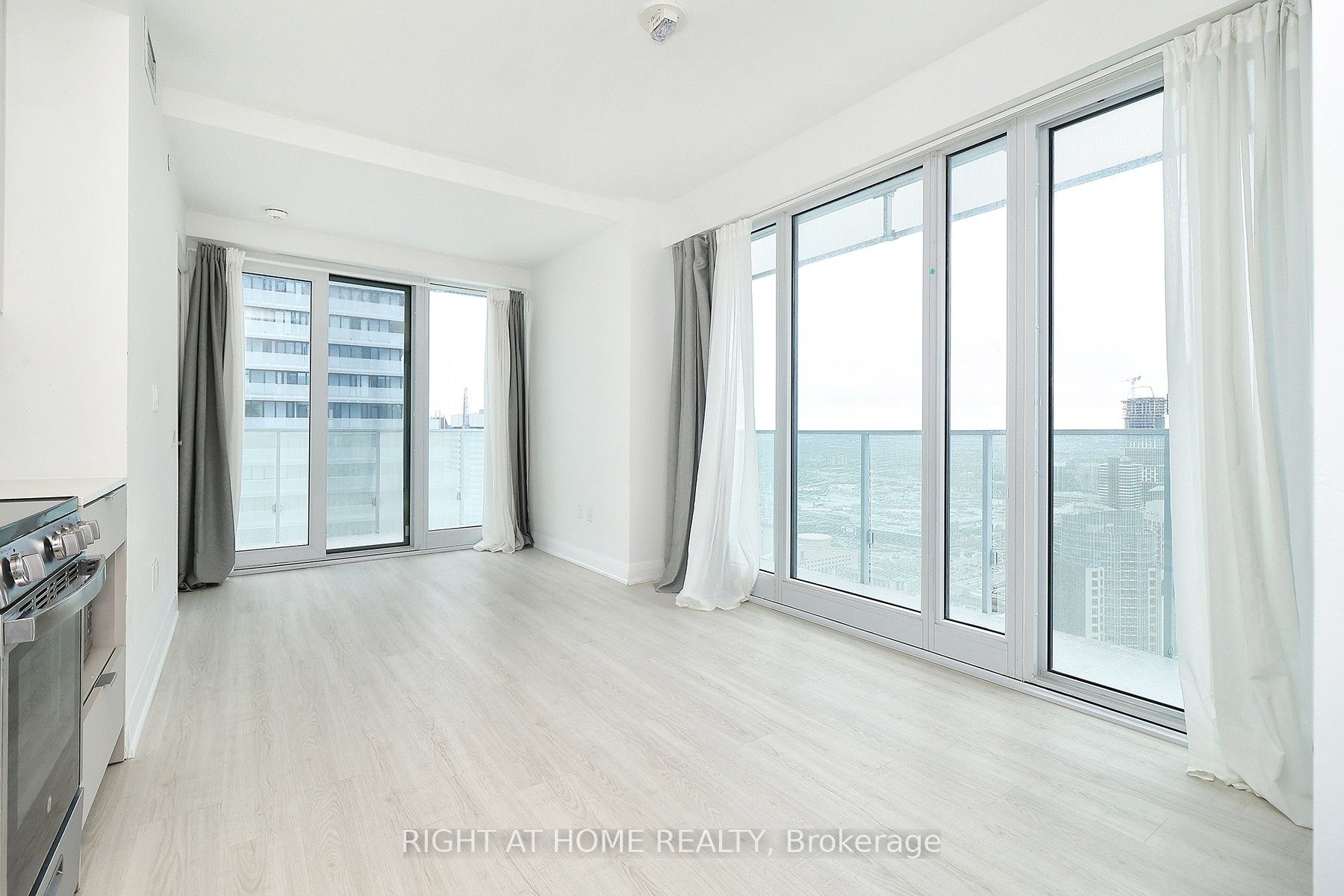 3883 Quartz Road 4203, Mississauga, ON L5B 0M4 photo 4