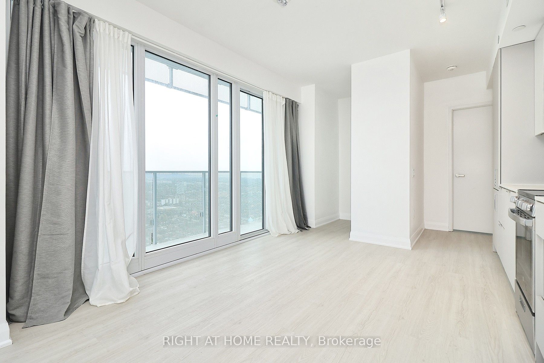3883 Quartz Road 4203, Mississauga, ON L5B 0M4 photo 5