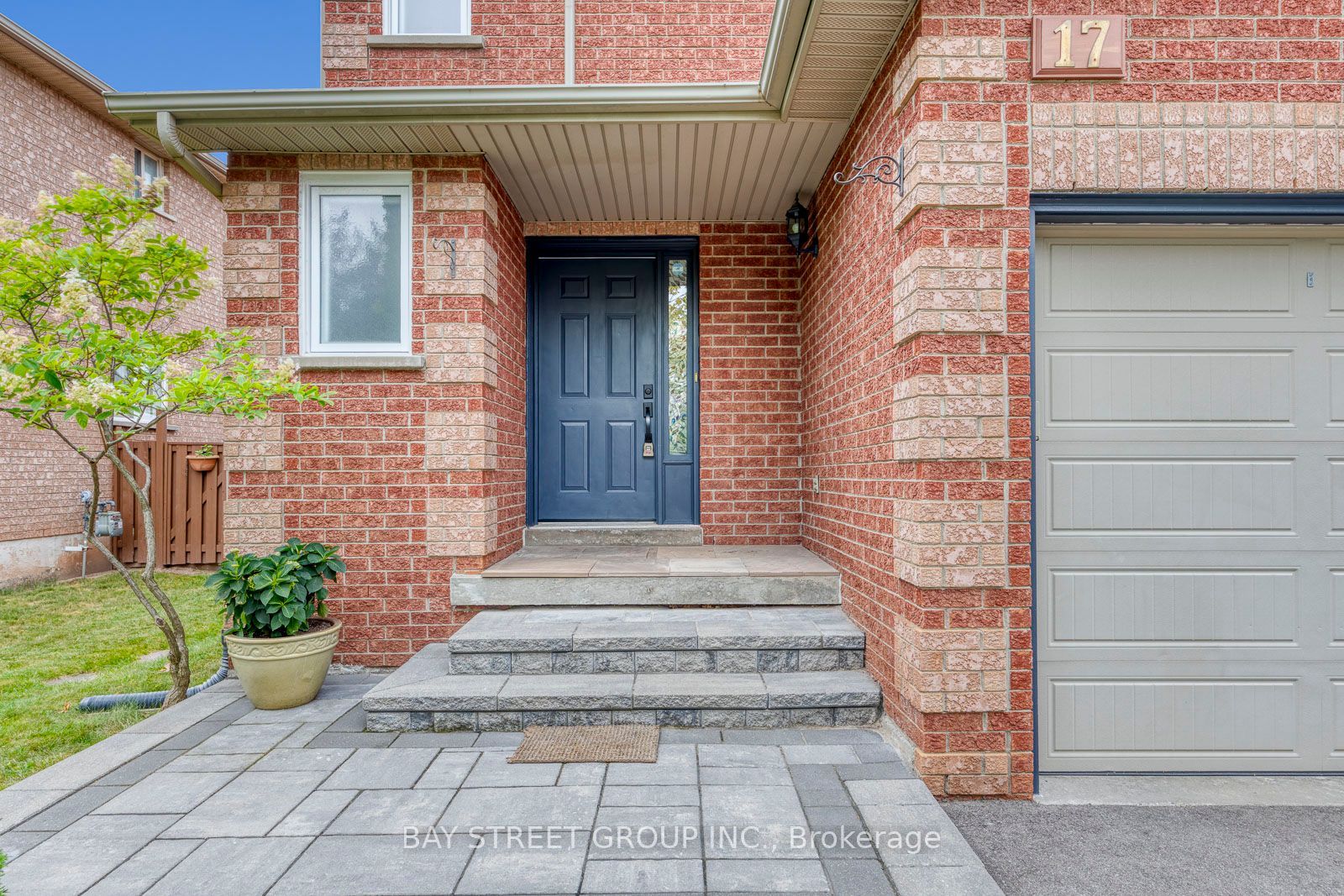 17 Inverhuron Trail, Oakville, ON L6H 5Z6 photo 3