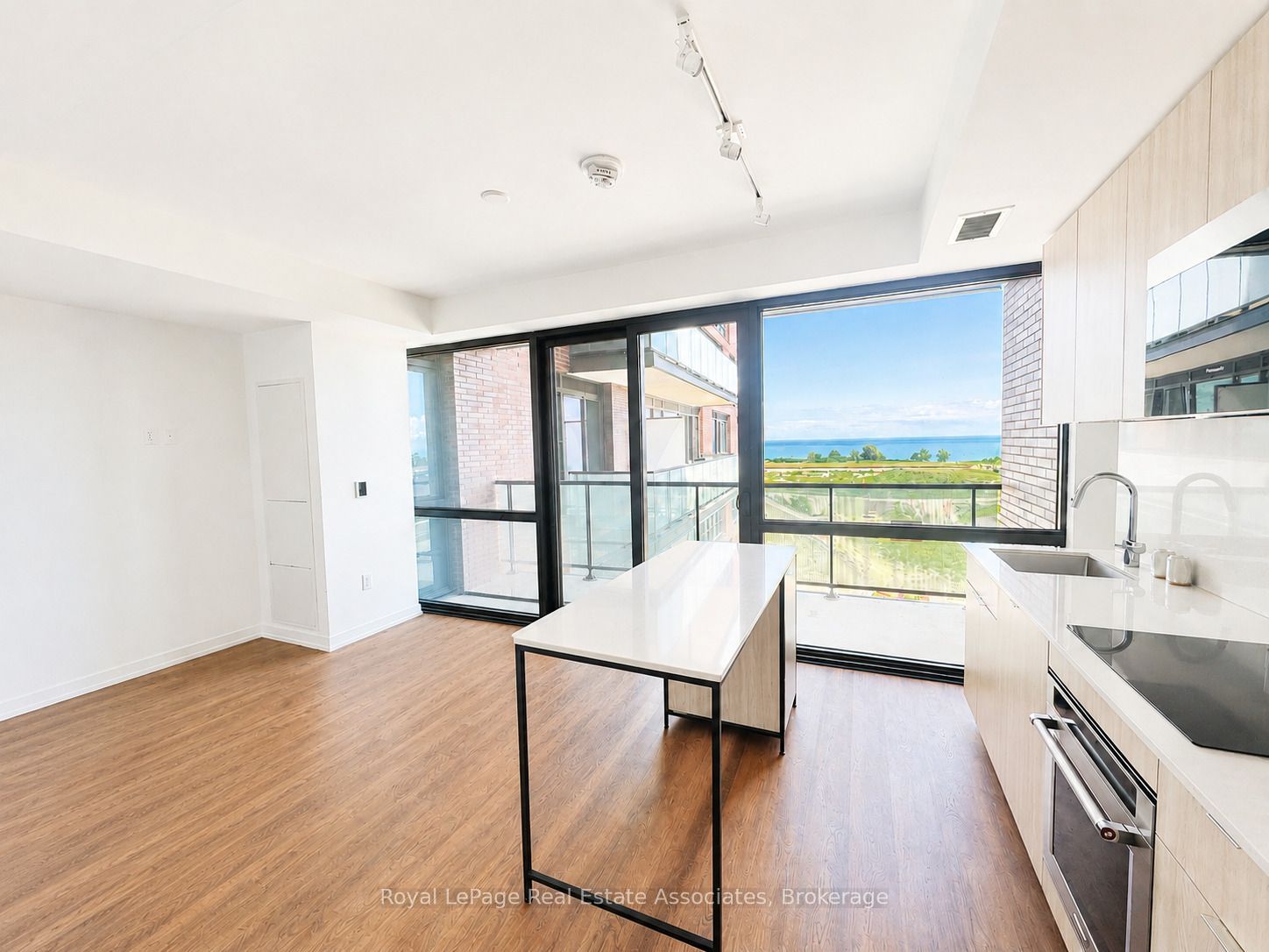 251 Masonry Way 401, Mississauga, ON L5H 0B3 photo 5