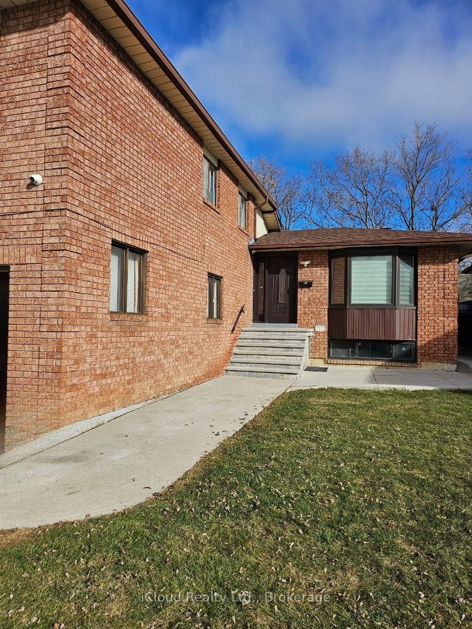 61 Hull Street Upper, Mississauga, ON L4T 1C9
