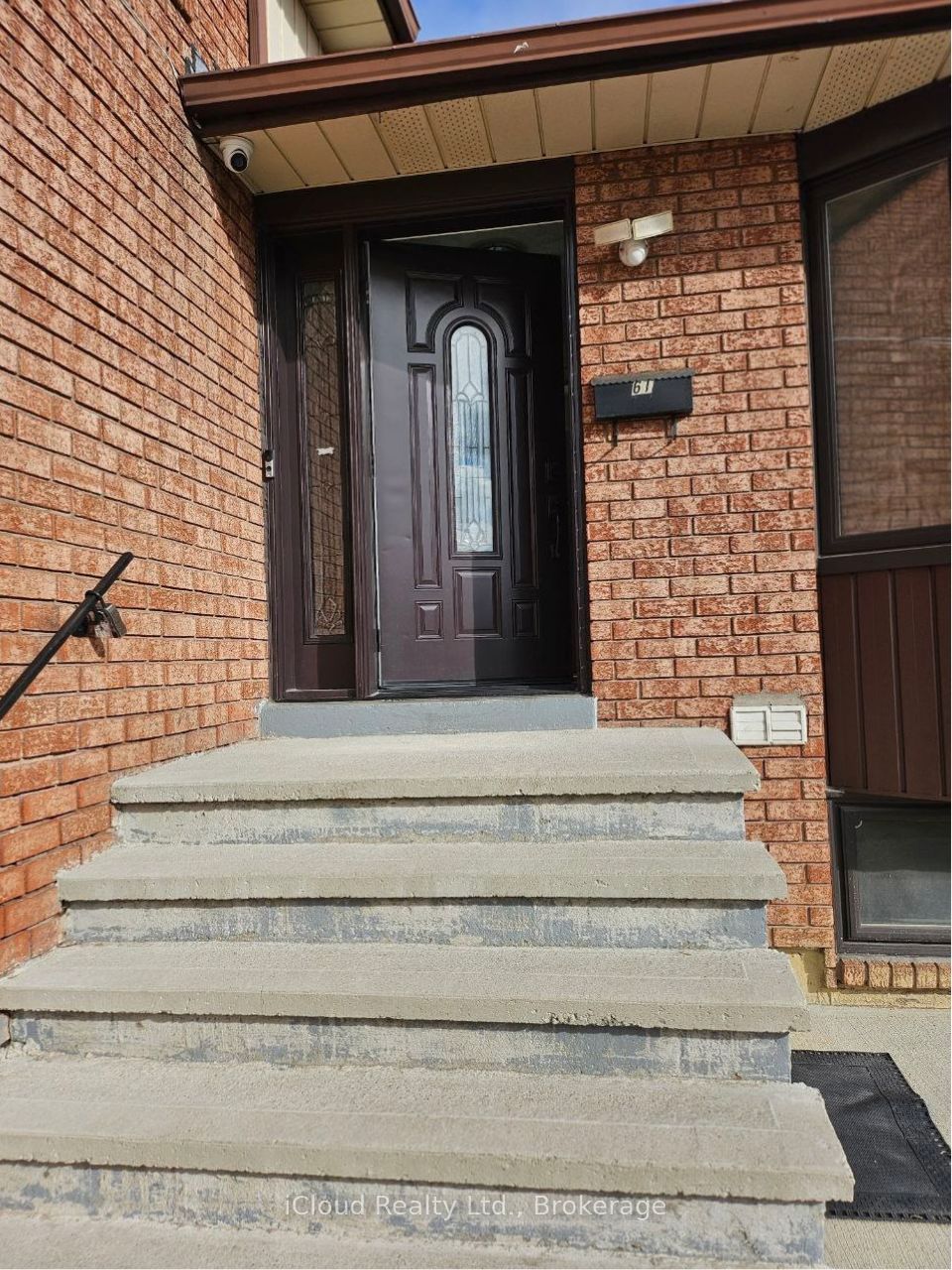61 Hull Street Upper, Mississauga, ON L4T 1C9 photo 3