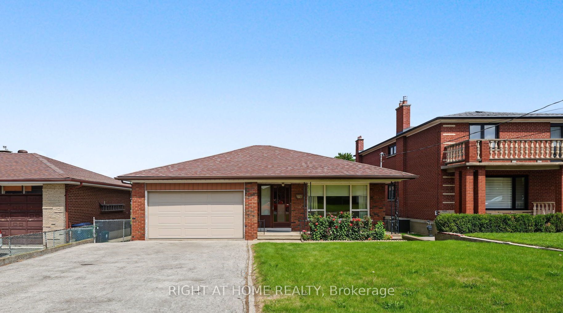 84 Raven Road, Toronto, ON M6L 2A7